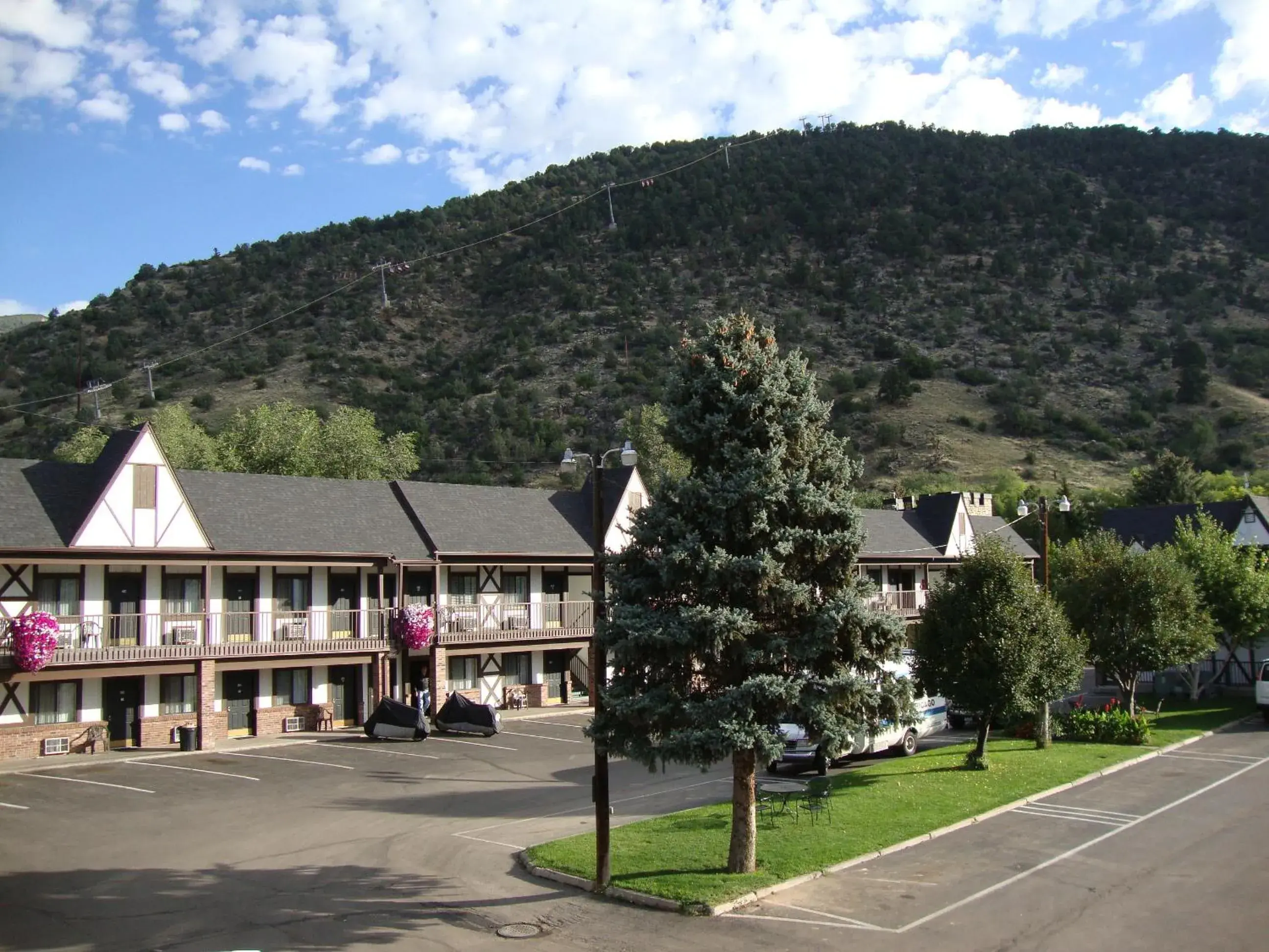 Property building in Silver Spruce Inn Property building in Silver Spruce Inn