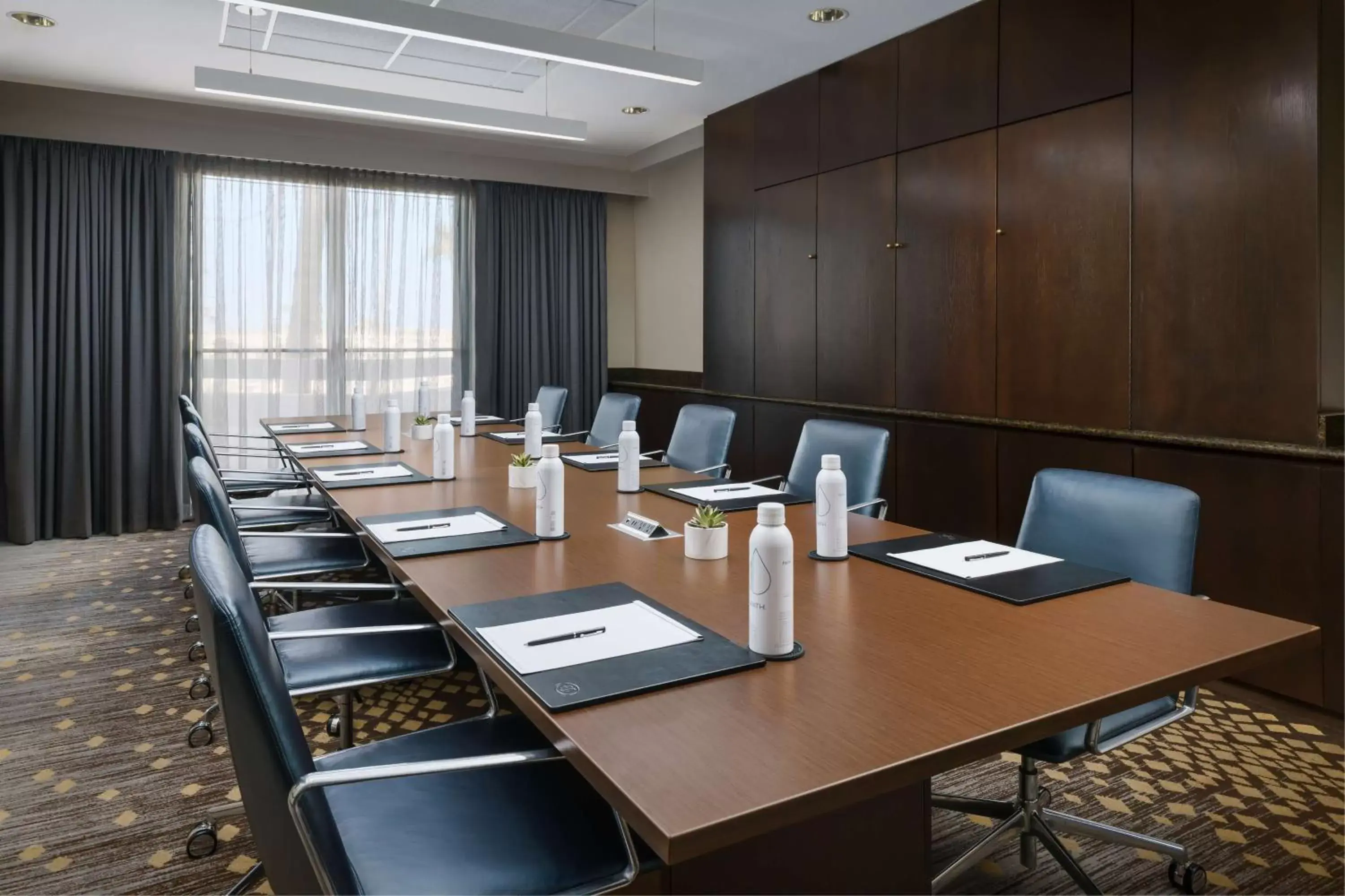 Meeting/conference room in Hilton Phoenix Airport