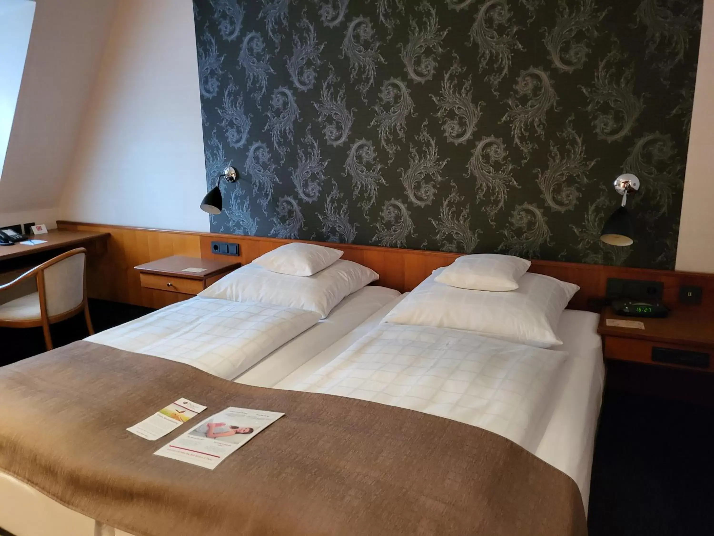 Bed in Best Western Premier Hotel Rebstock