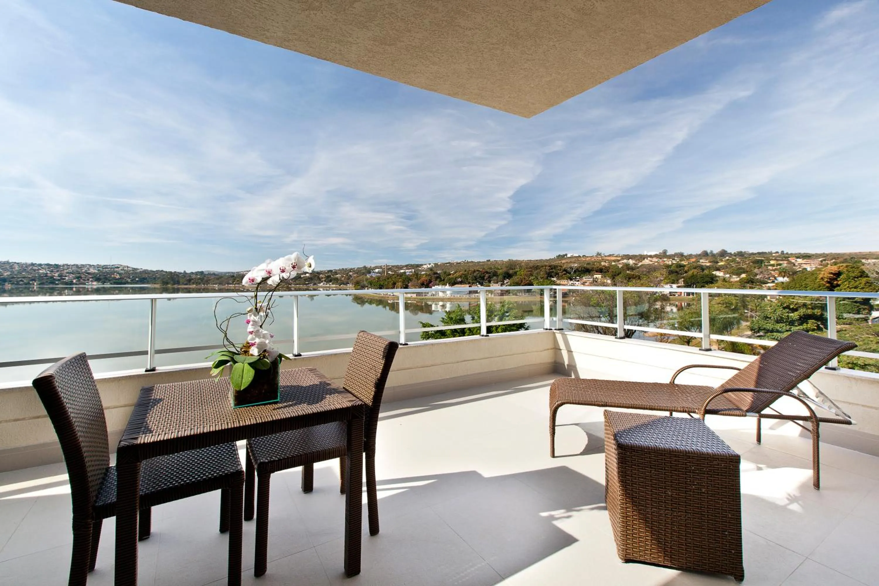 Balcony/Terrace in eSuites Spa Lagoa Santa