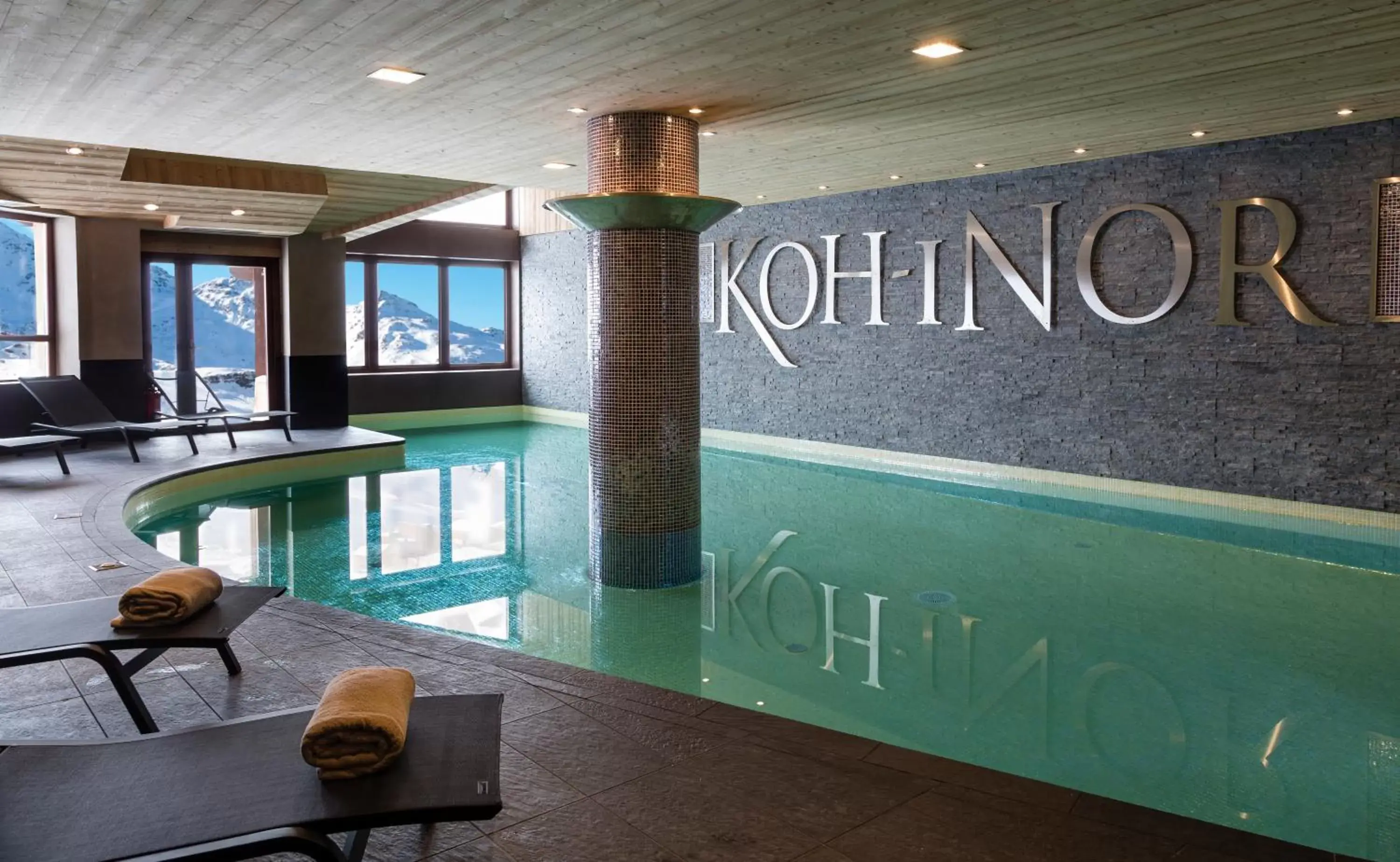 Swimming pool in Hôtel Koh-I Nor by Les Etincelles