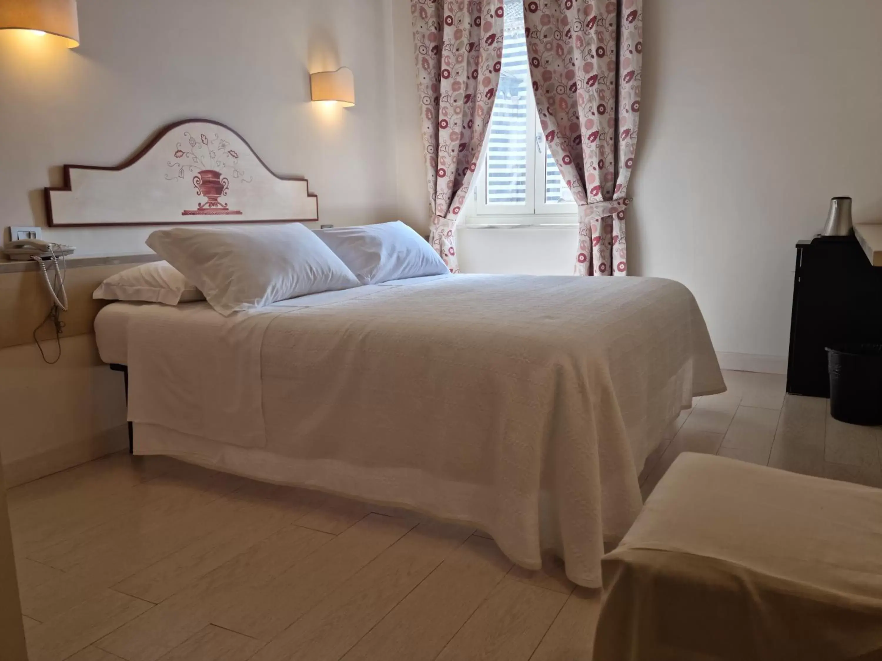 Bedroom, Bed in Hotel Virgilio