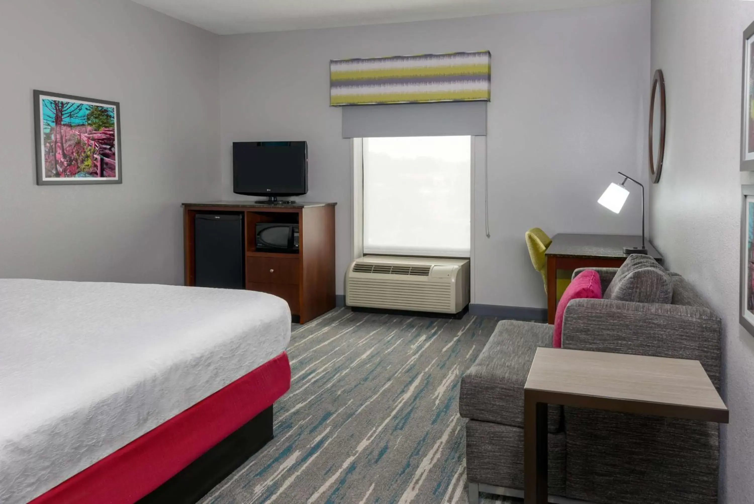 Bedroom, Bed in Hampton Inn & Suites Winston-Salem/University Area