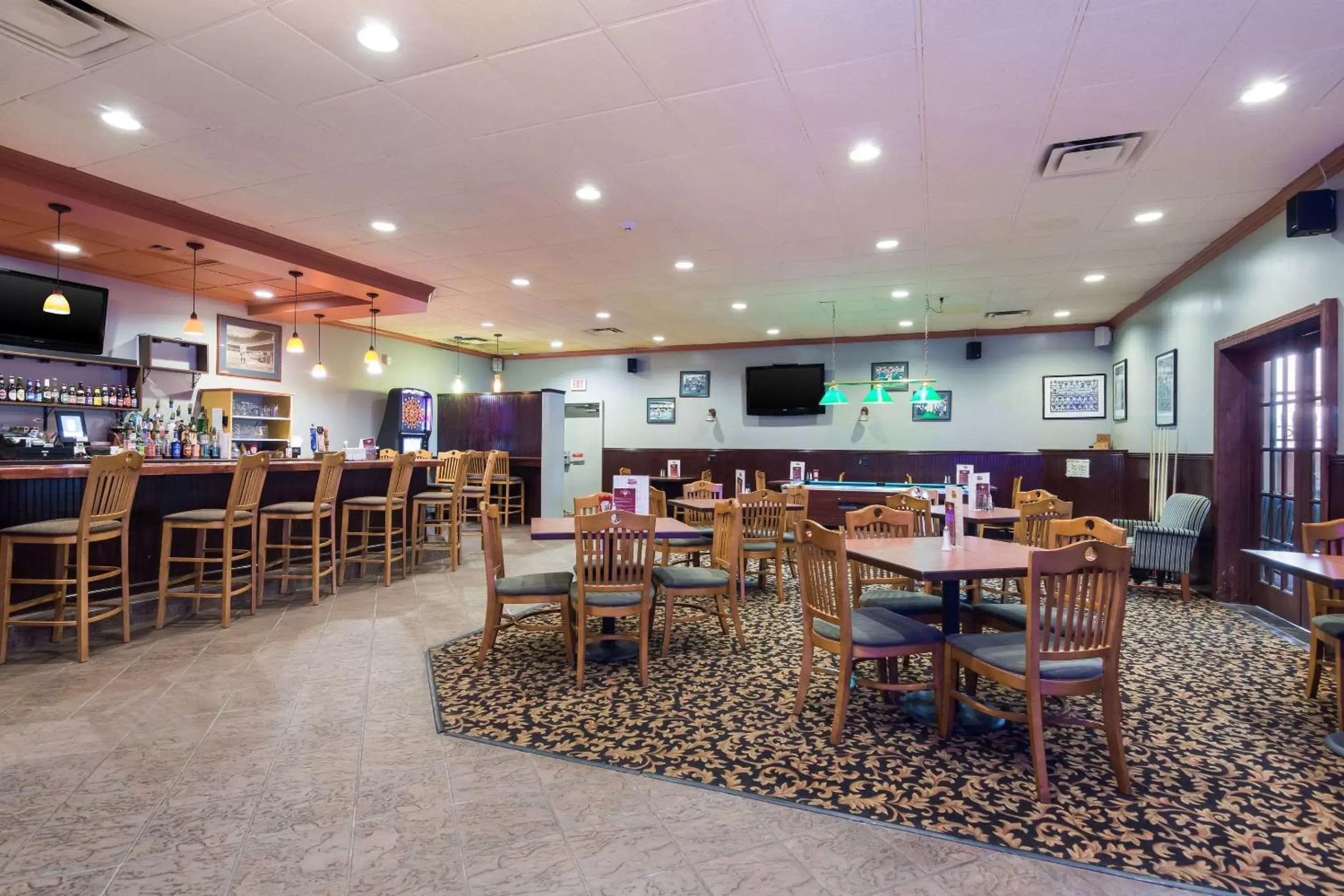 Restaurant/Places to Eat in Quality Inn Oneonta Cooperstown Area