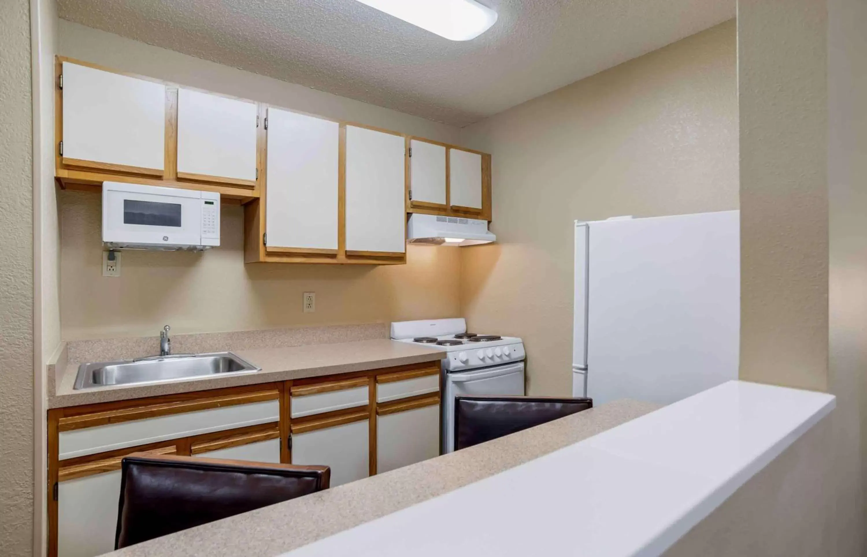 Bedroom, Kitchen/Kitchenette in Extended Stay America Suites - Birmingham - Wildwood