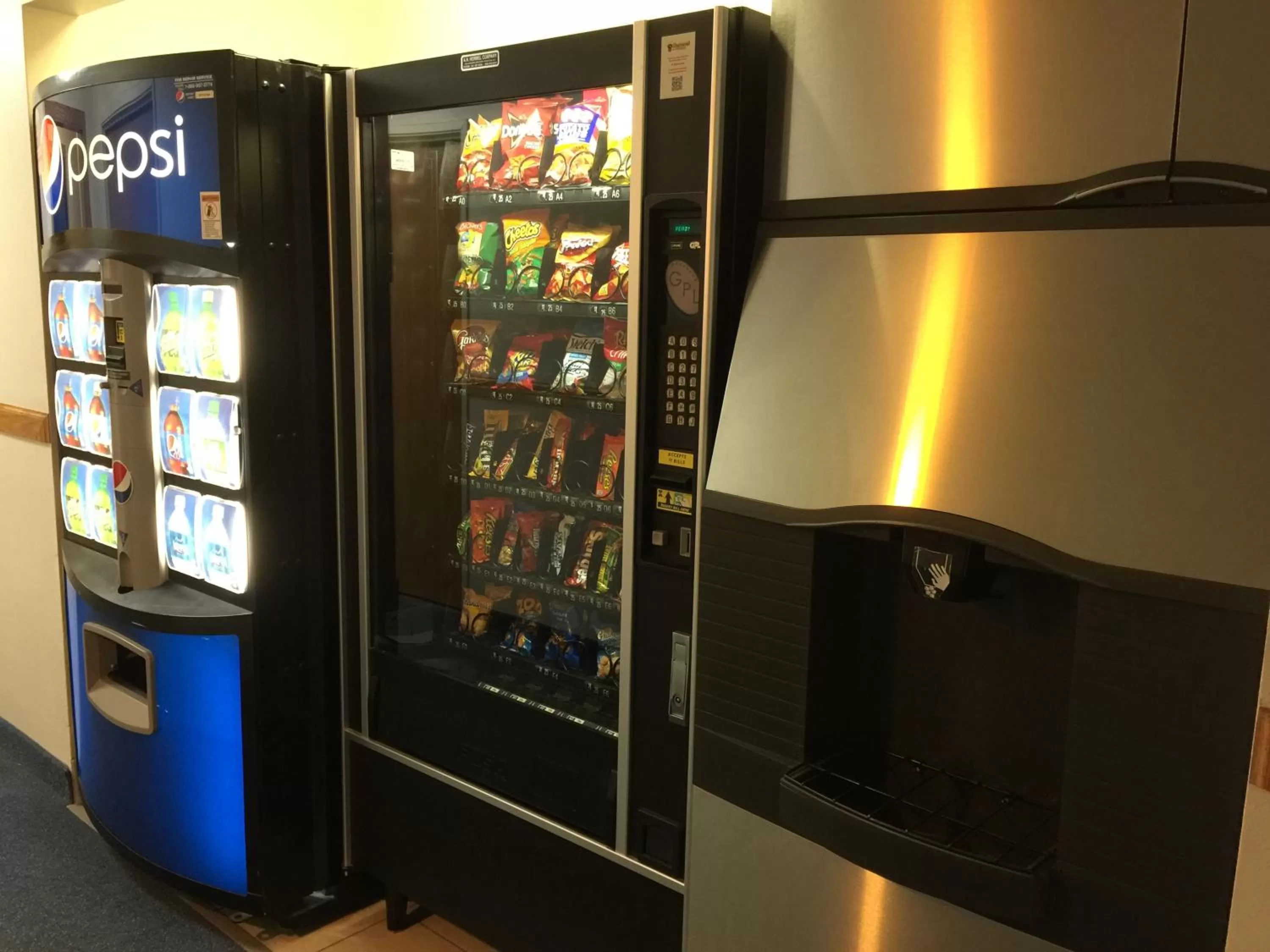 Food and drinks in Super 8 by Wyndham Emmetsburg