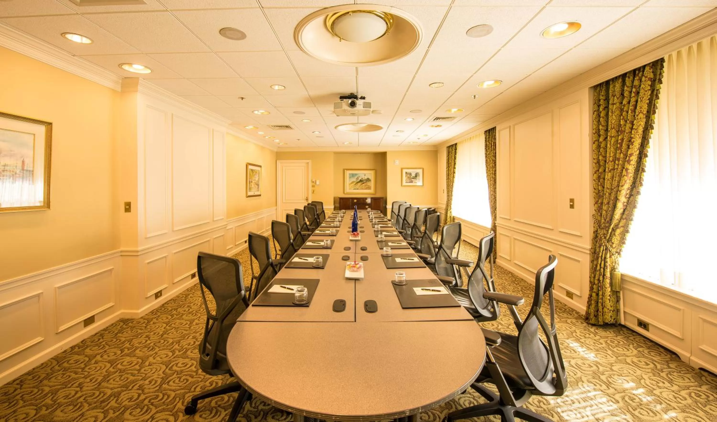 Business facilities in Hotel Du Pont