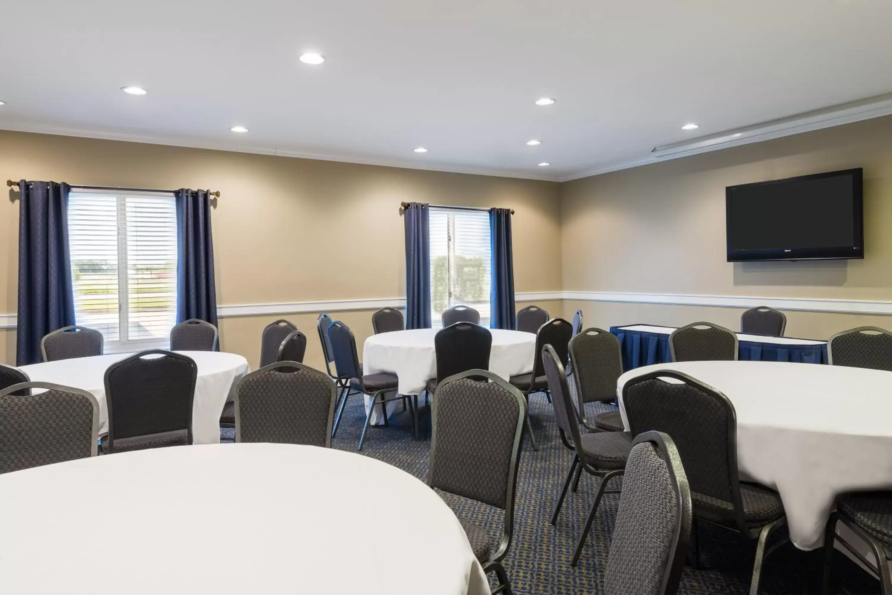 Meeting/conference room in Holiday Inn Express Hotel & Suites New Iberia - Avery Island, an IHG Hotel