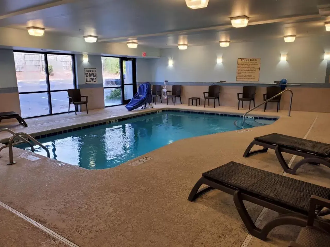 Swimming Pool in Comfort Suites Columbia Northeast - Fort Jackson