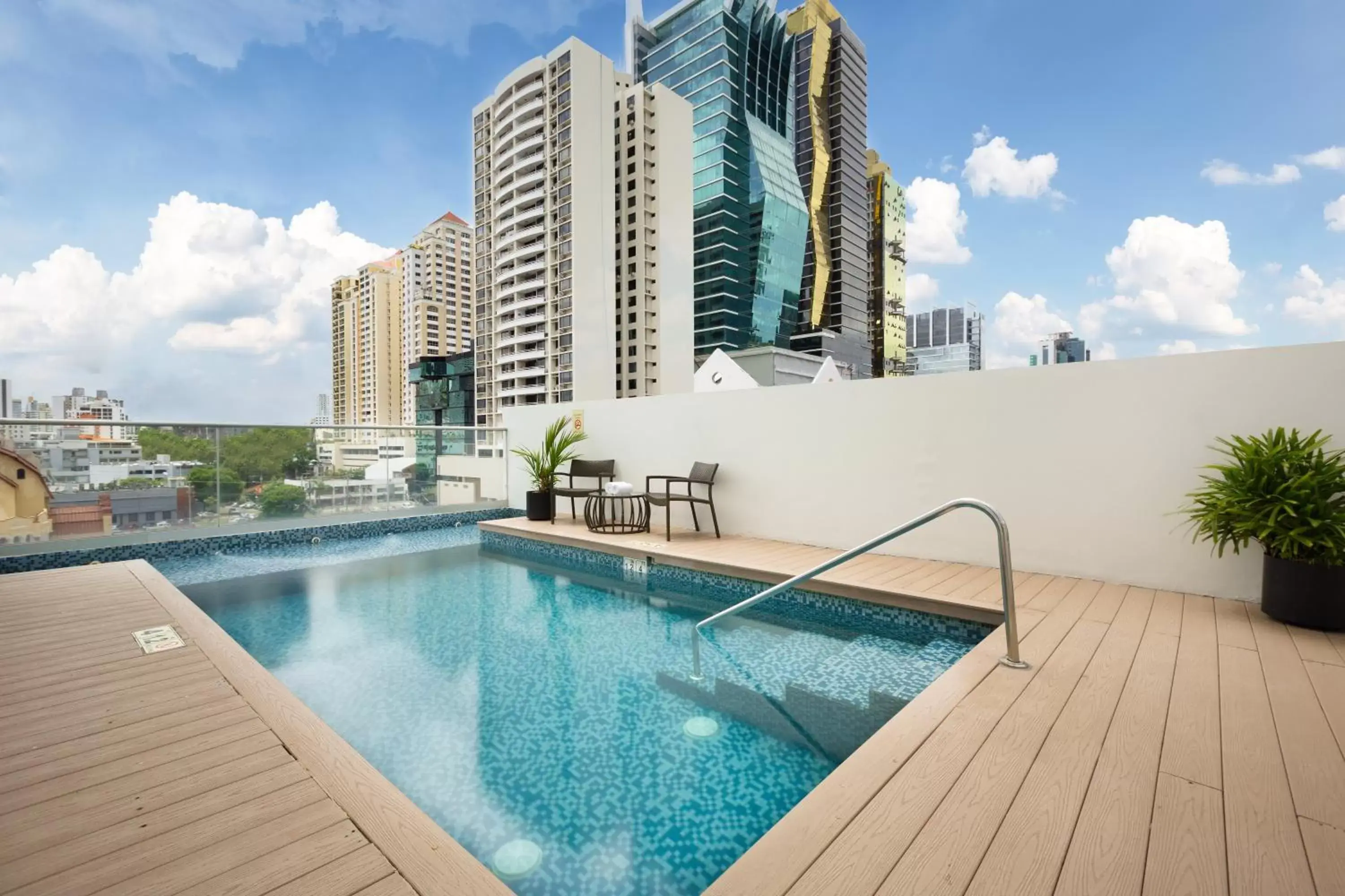 Swimming pool in Holiday Inn Panama Distrito Financiero by IHG Swimming pool in Holiday Inn Panama Distrito Financiero by IHG