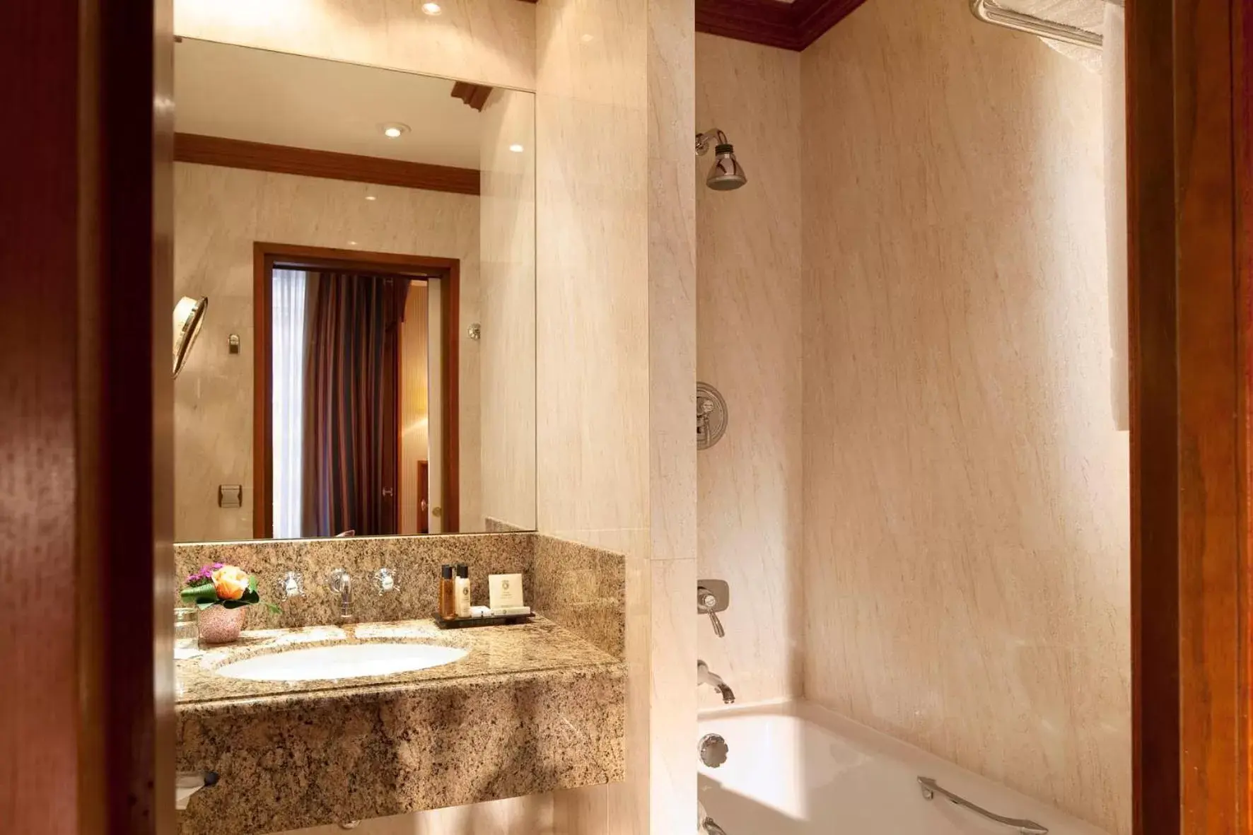 Bathroom in Hôtel Horset Opéra, Best Western Premier Collection