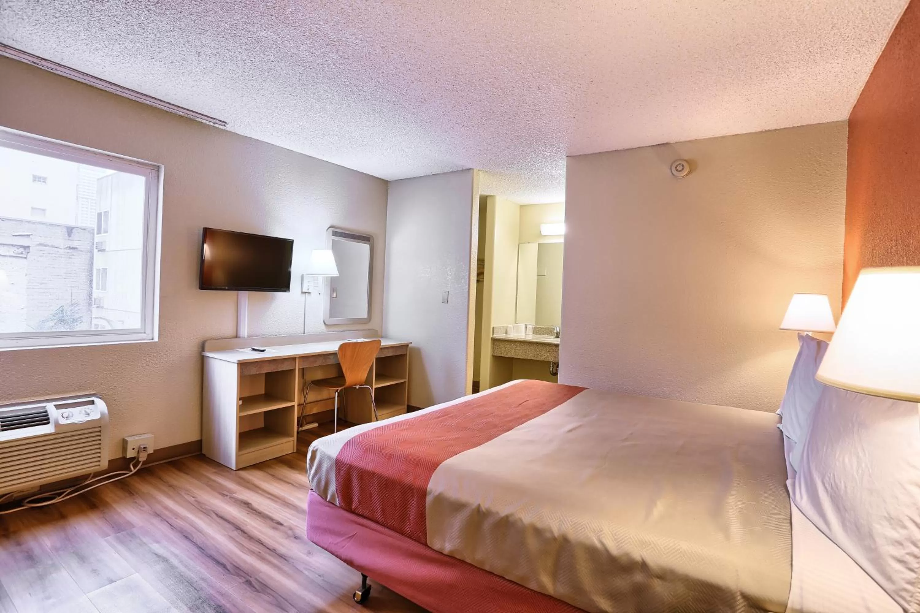 TV and multimedia, Bed in Cathedral Hill Hotel