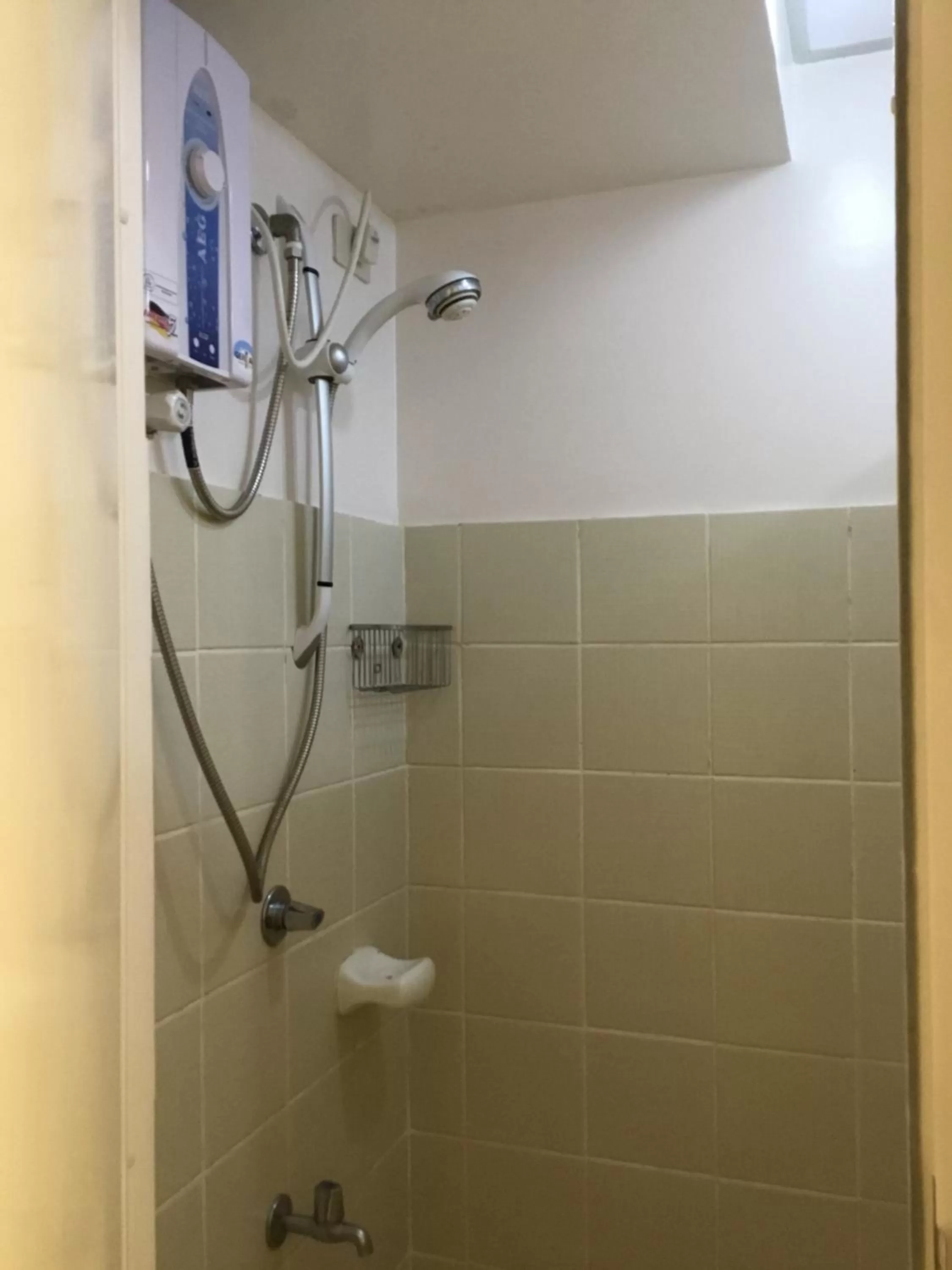 Shower in Condo with Free Swimming Pool & Viewing Deck
