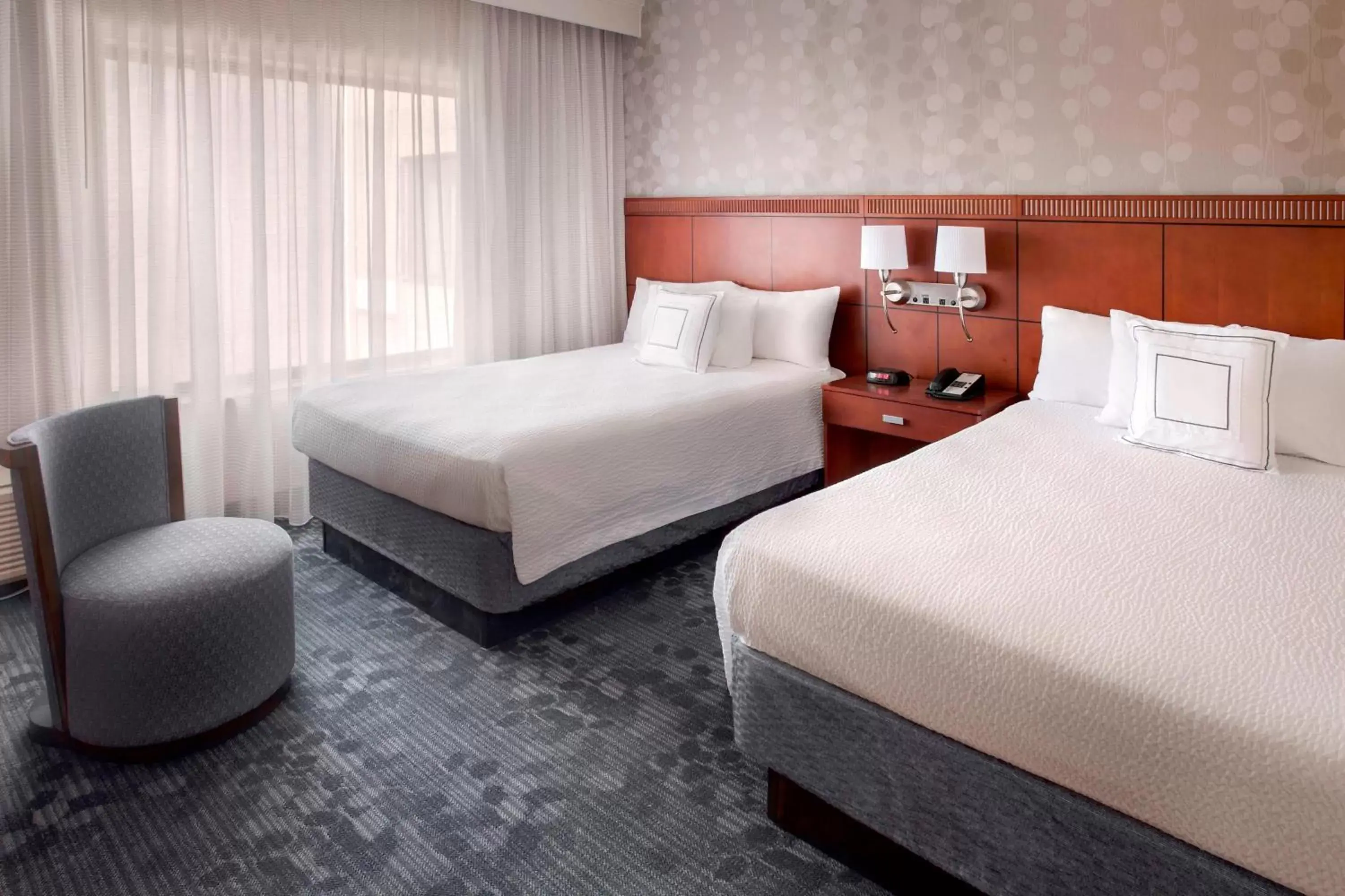 Photo of the whole room, Bed in Courtyard By Marriott Hartford Windsor Airport