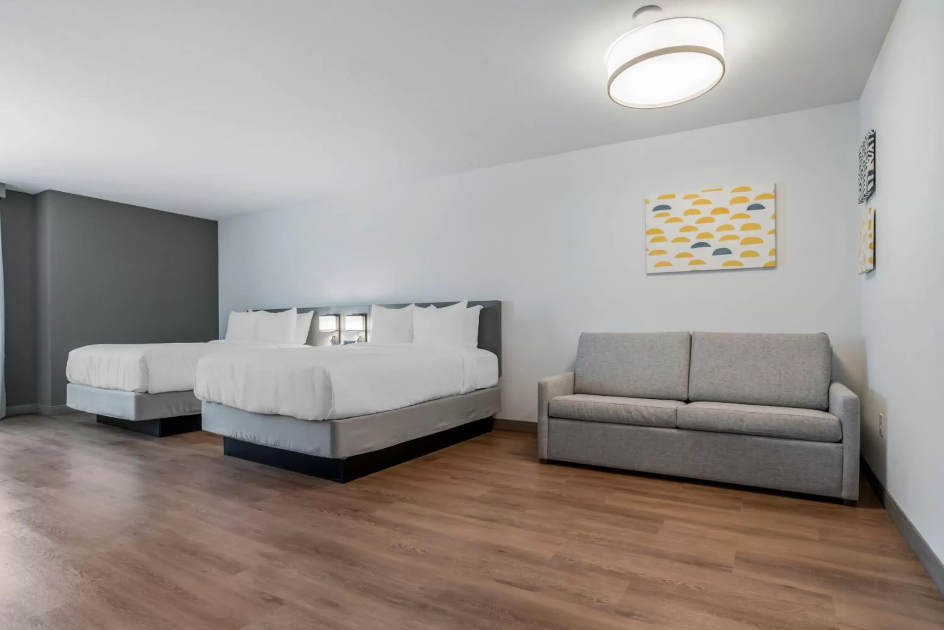 Living room, Bed in Comfort Inn & Suites Panama City Beach - Pier Park Area
