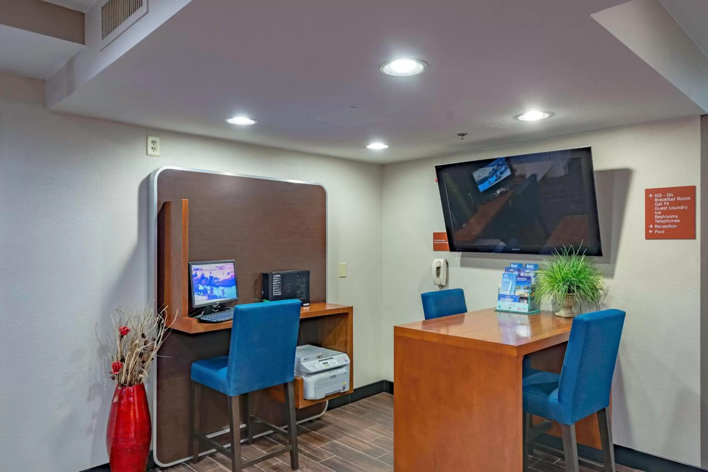 Business facilities, TV/Entertainment Center in TownePlace Suites Cleveland Streetsboro