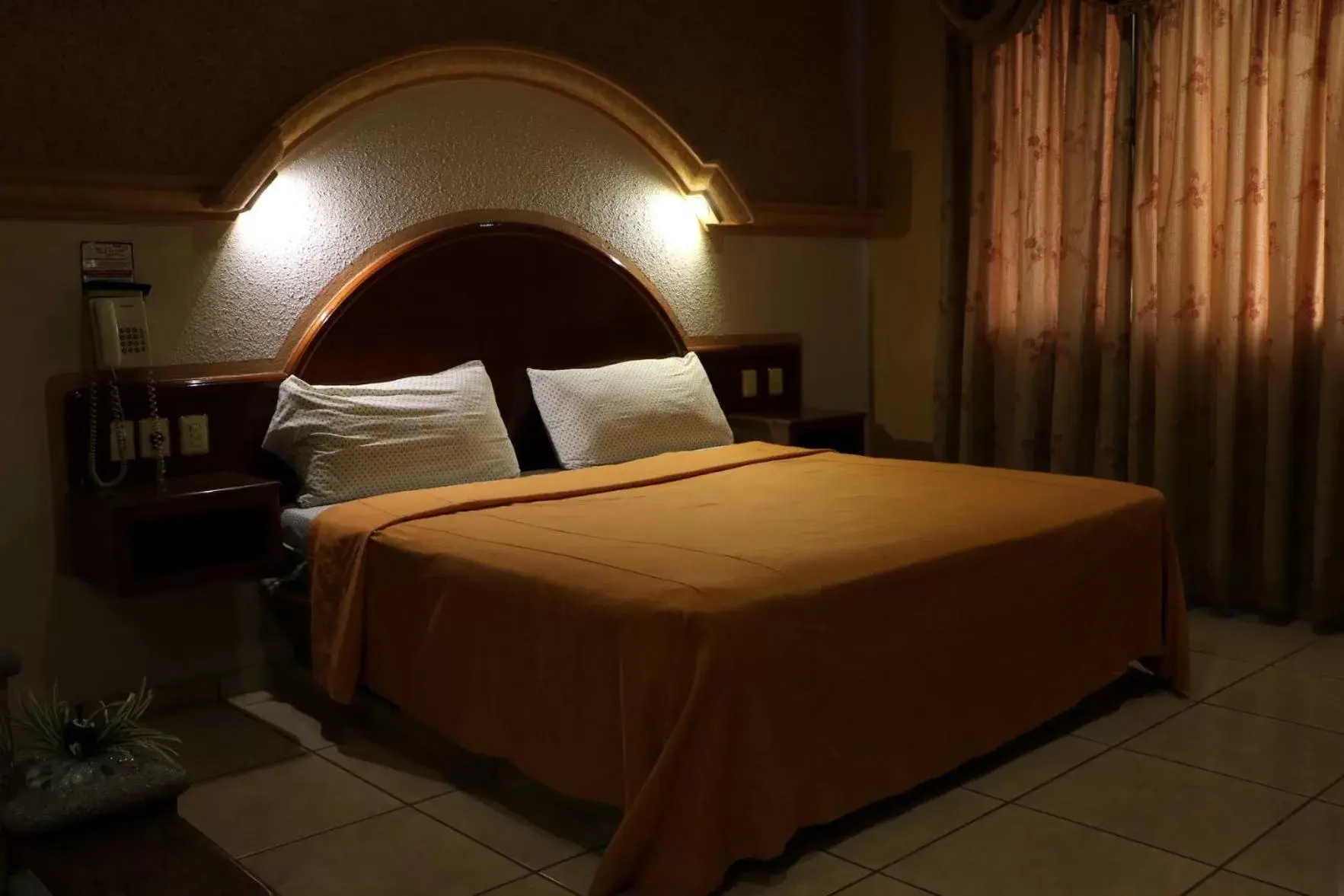Photo of the whole room, Bed in Motel Caribe
