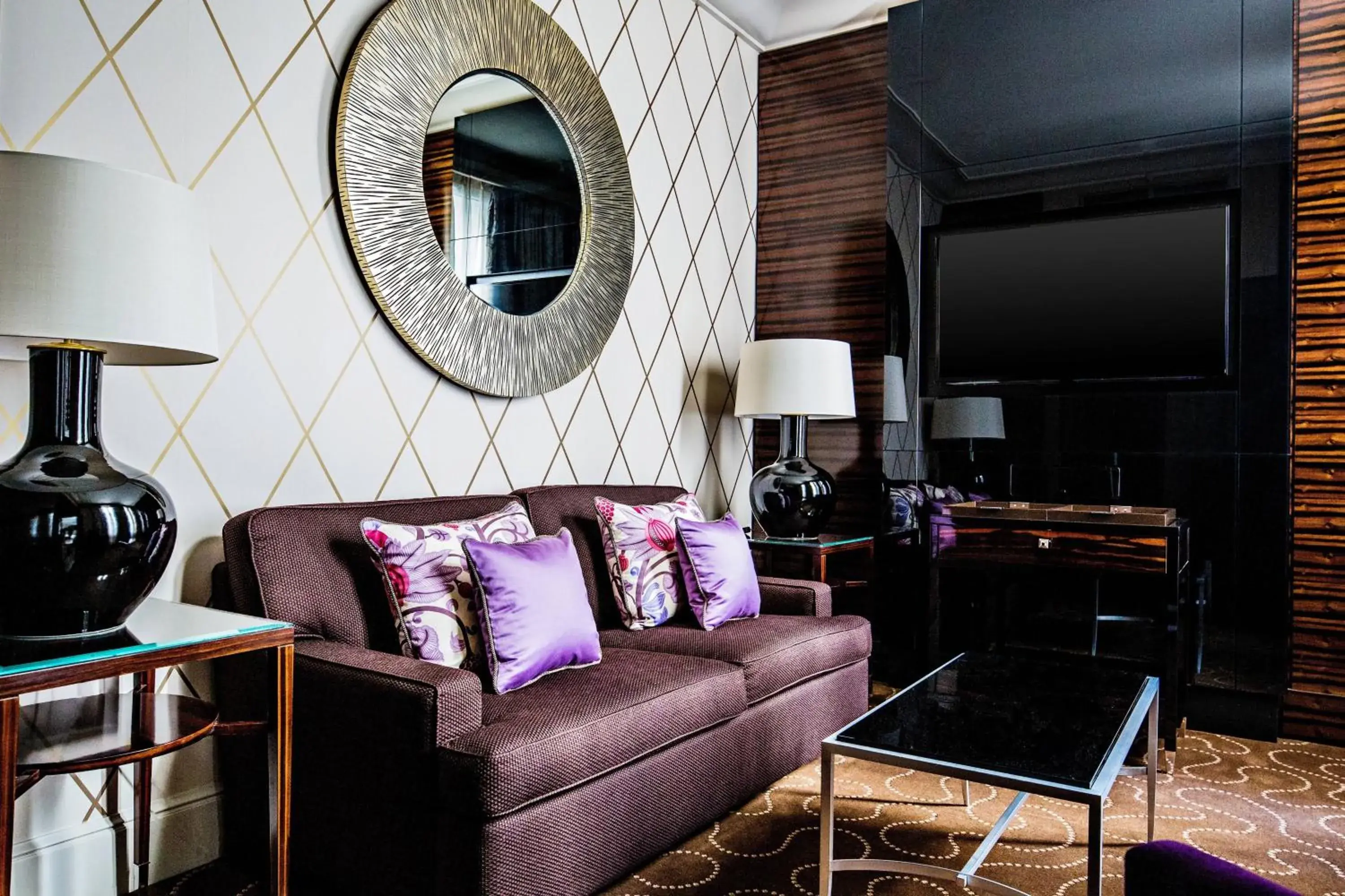 Living room, Seating Area in Prince de Galles, a Luxury Collection hotel, Paris