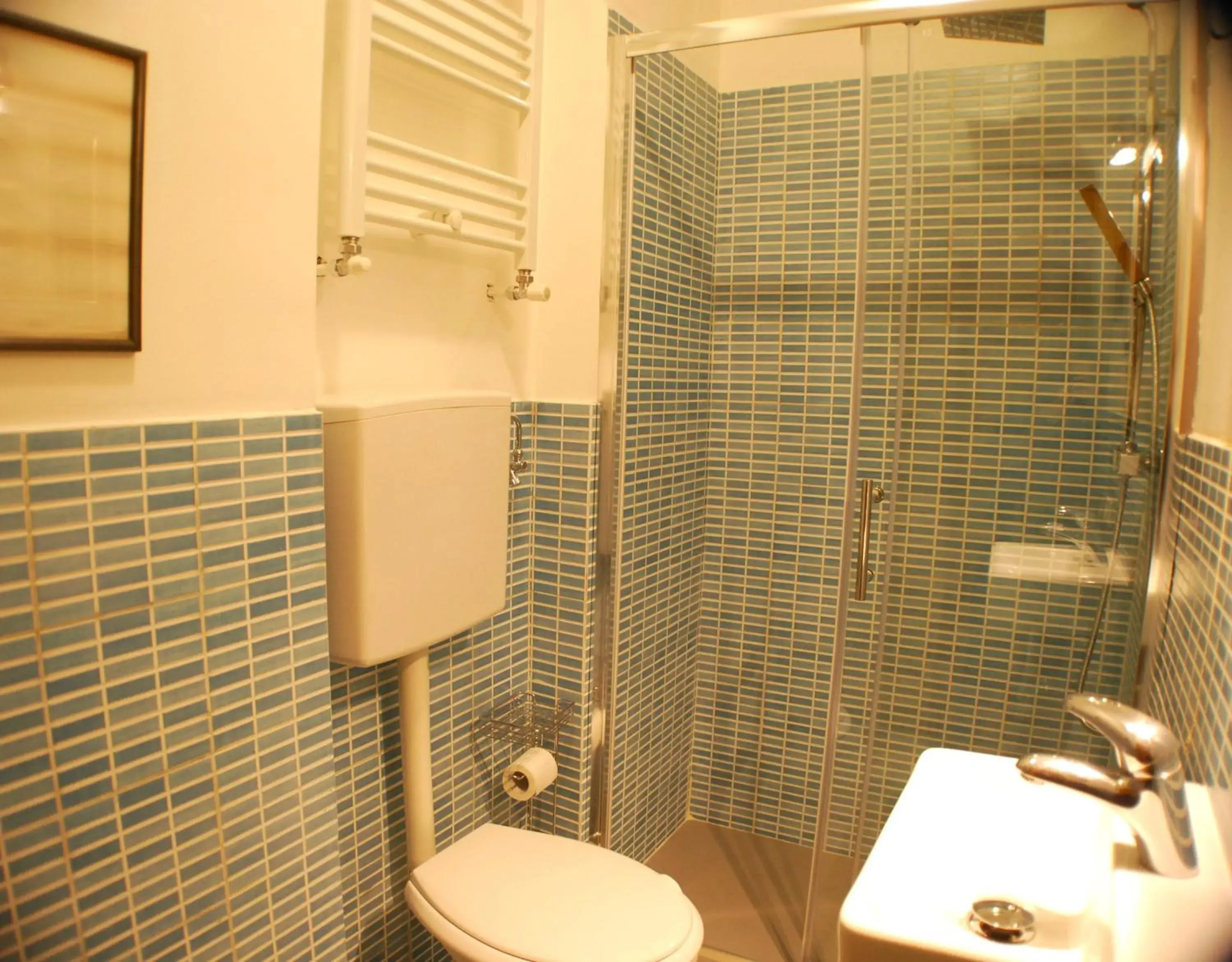 Bathroom in Albergo Teatro