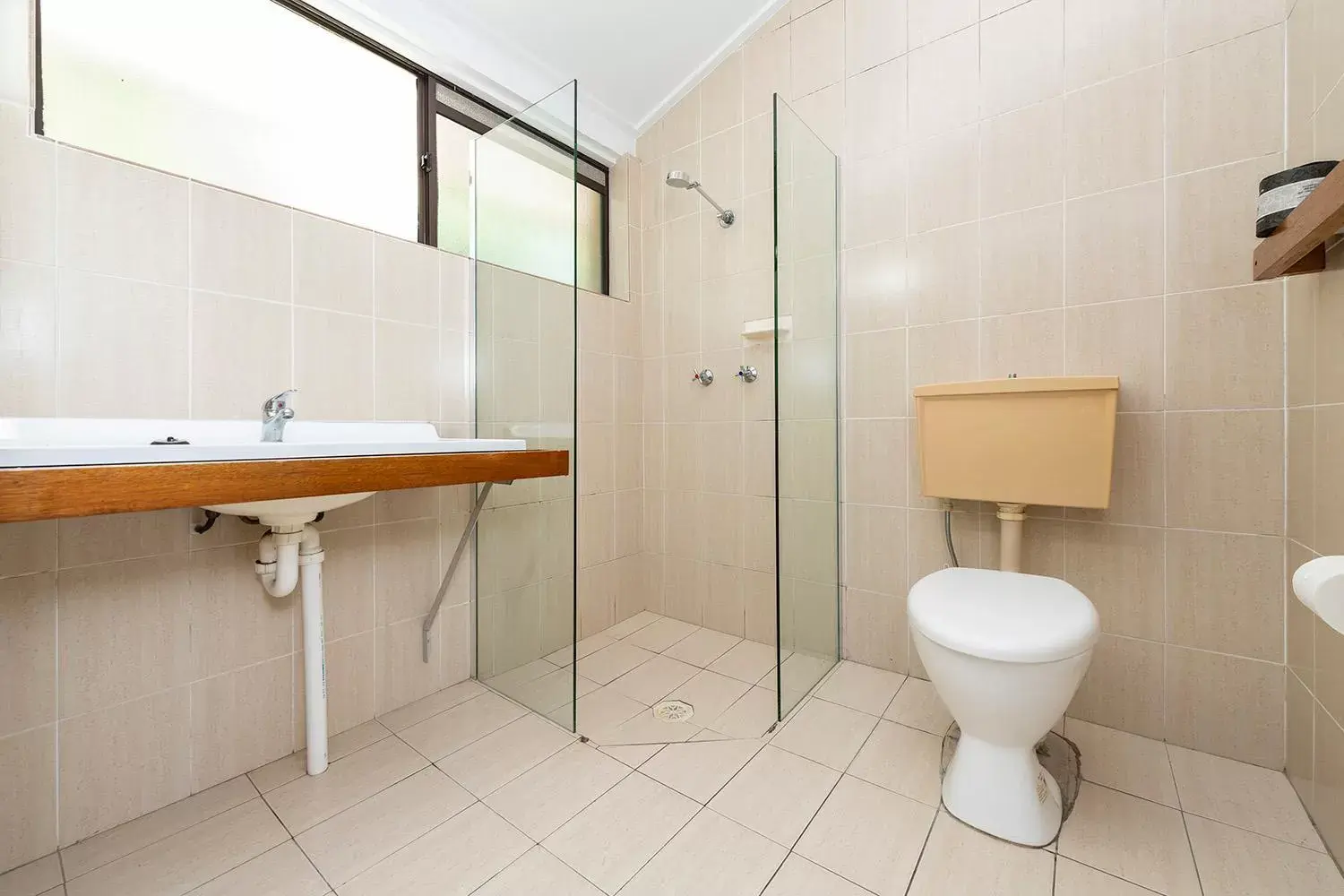 Bathroom in Fern Bay Motel