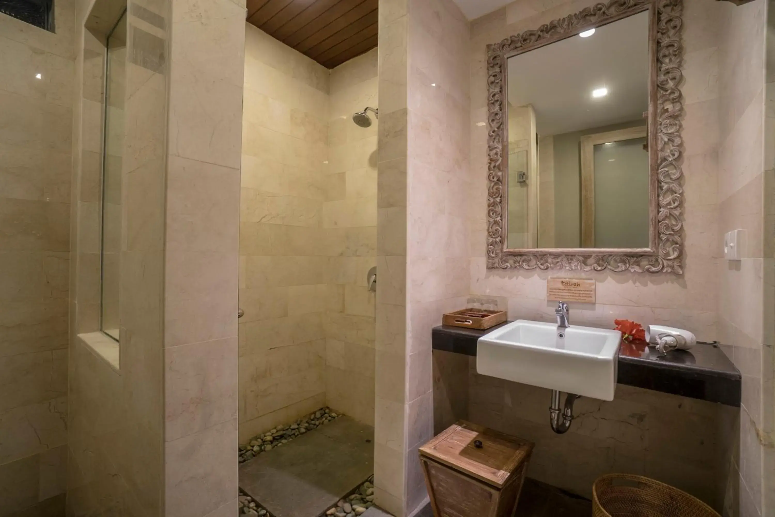 Shower, Bathroom in Tetirah Boutique Hotel