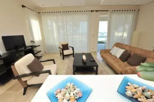 Living room, Seating Area in Watermark Luxury Oceanfront Residences