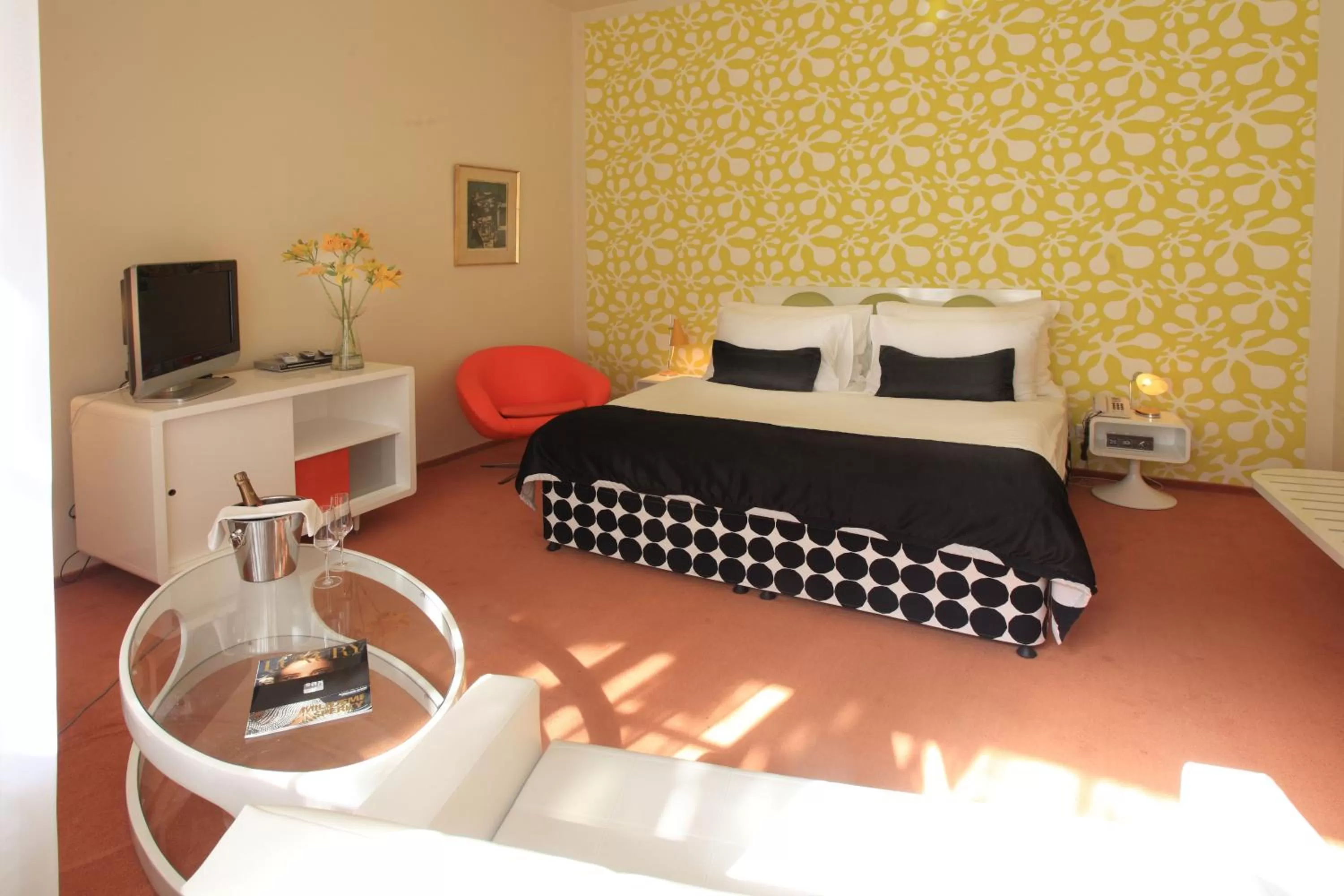 Photo of the whole room, Bed in LH Vintage Design Hotel Sax