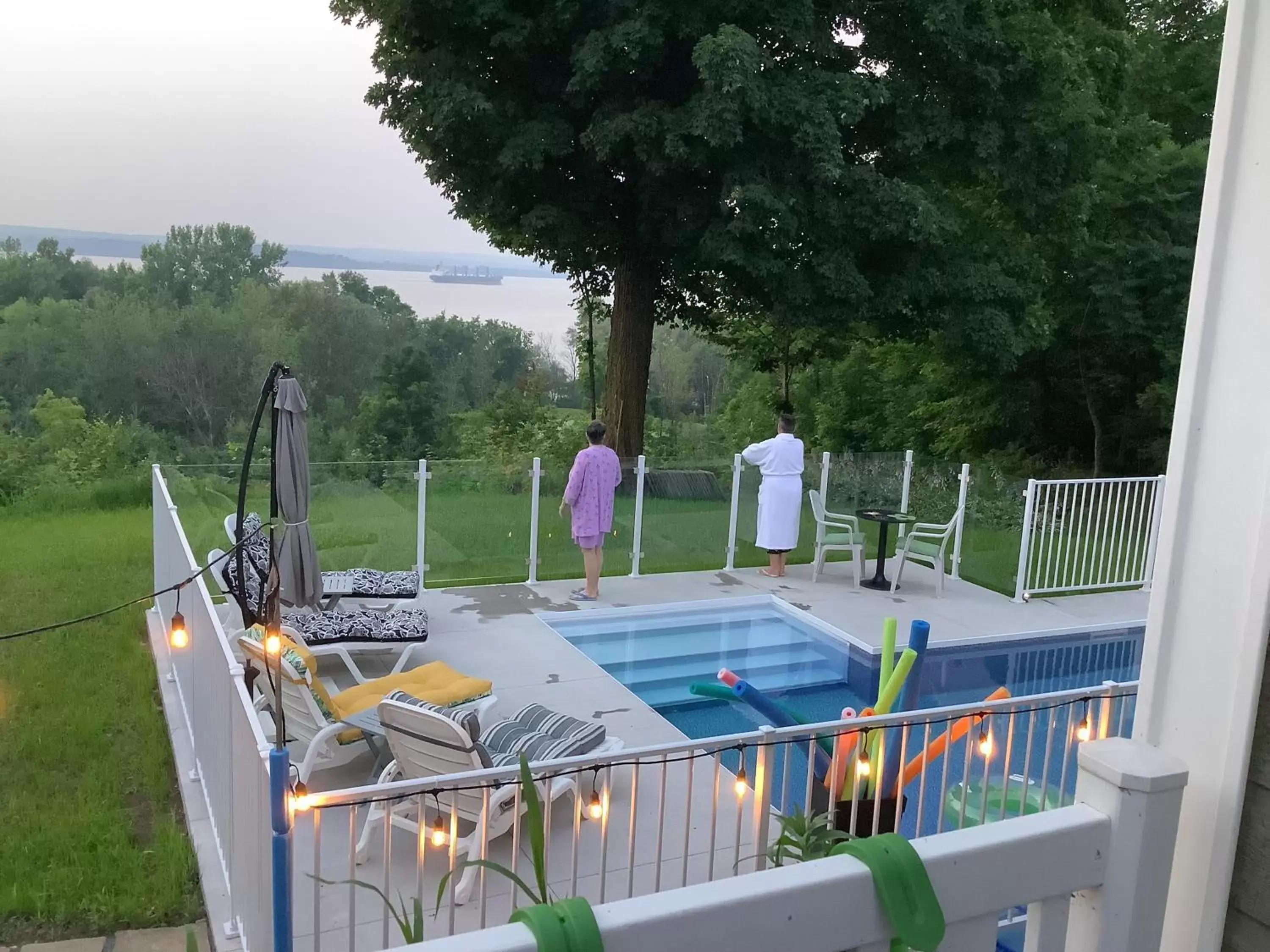 Pool View in Les saisons du fleuve