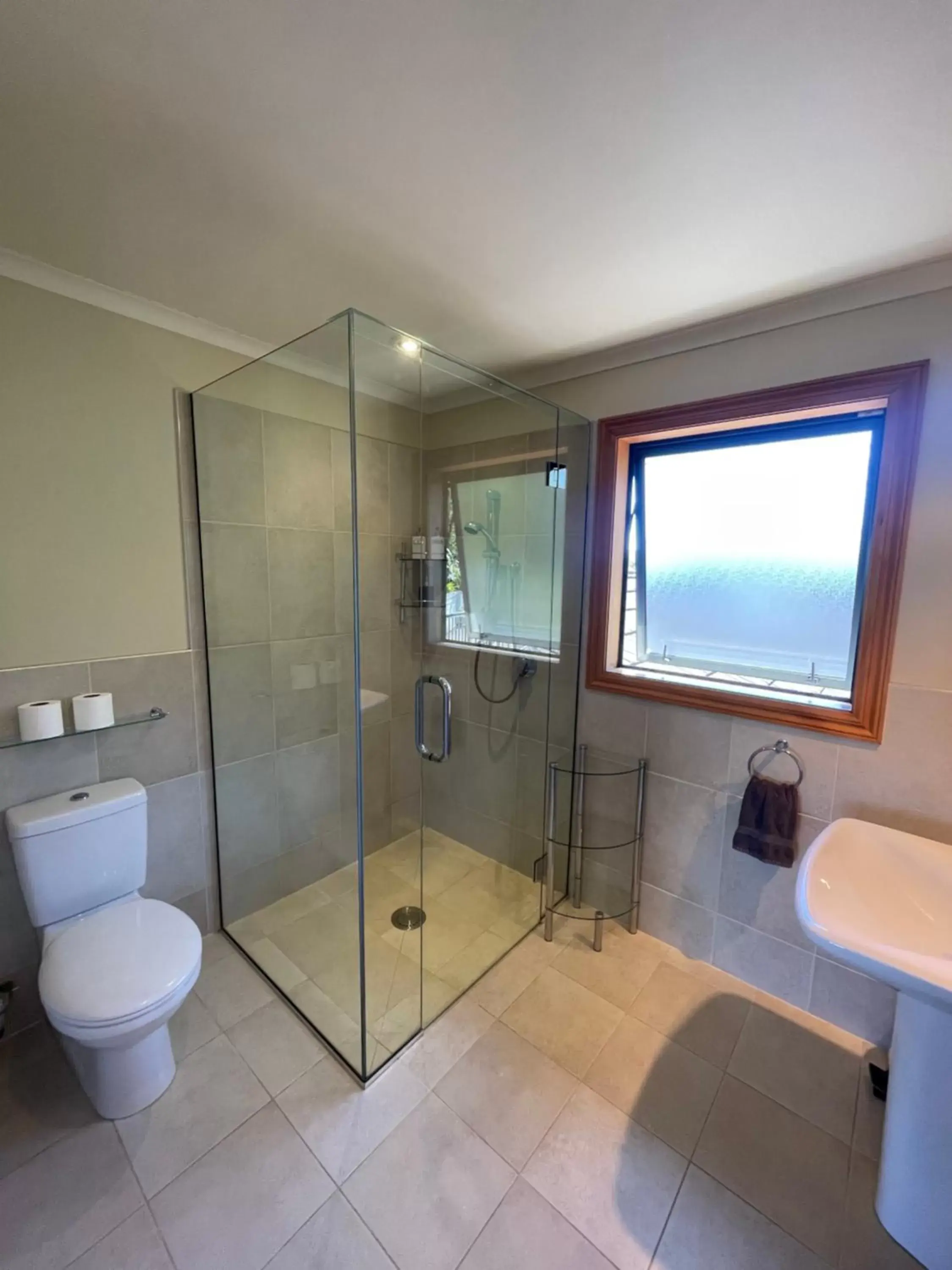 Shower, Bathroom in Parautane Lodge