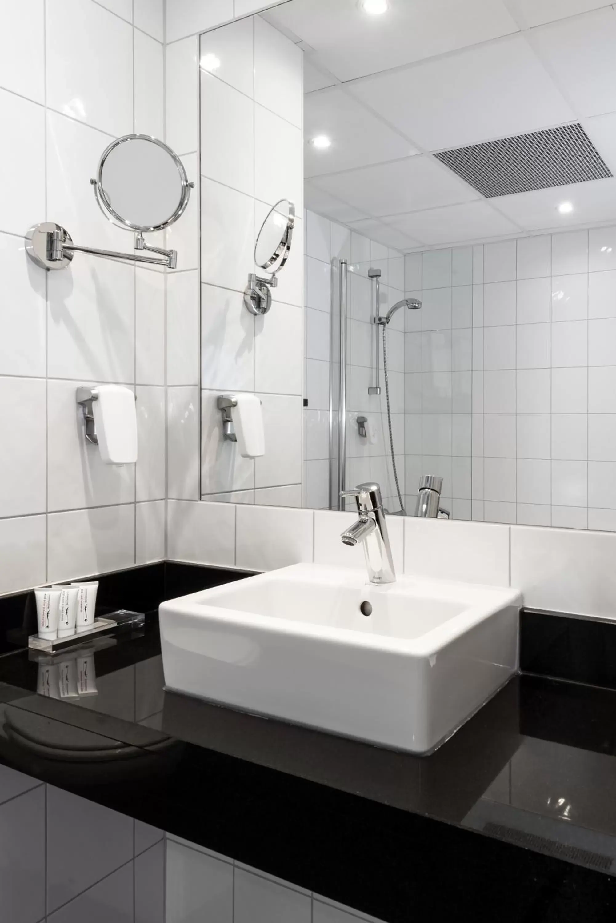 Bathroom in Quality Hotel Residence