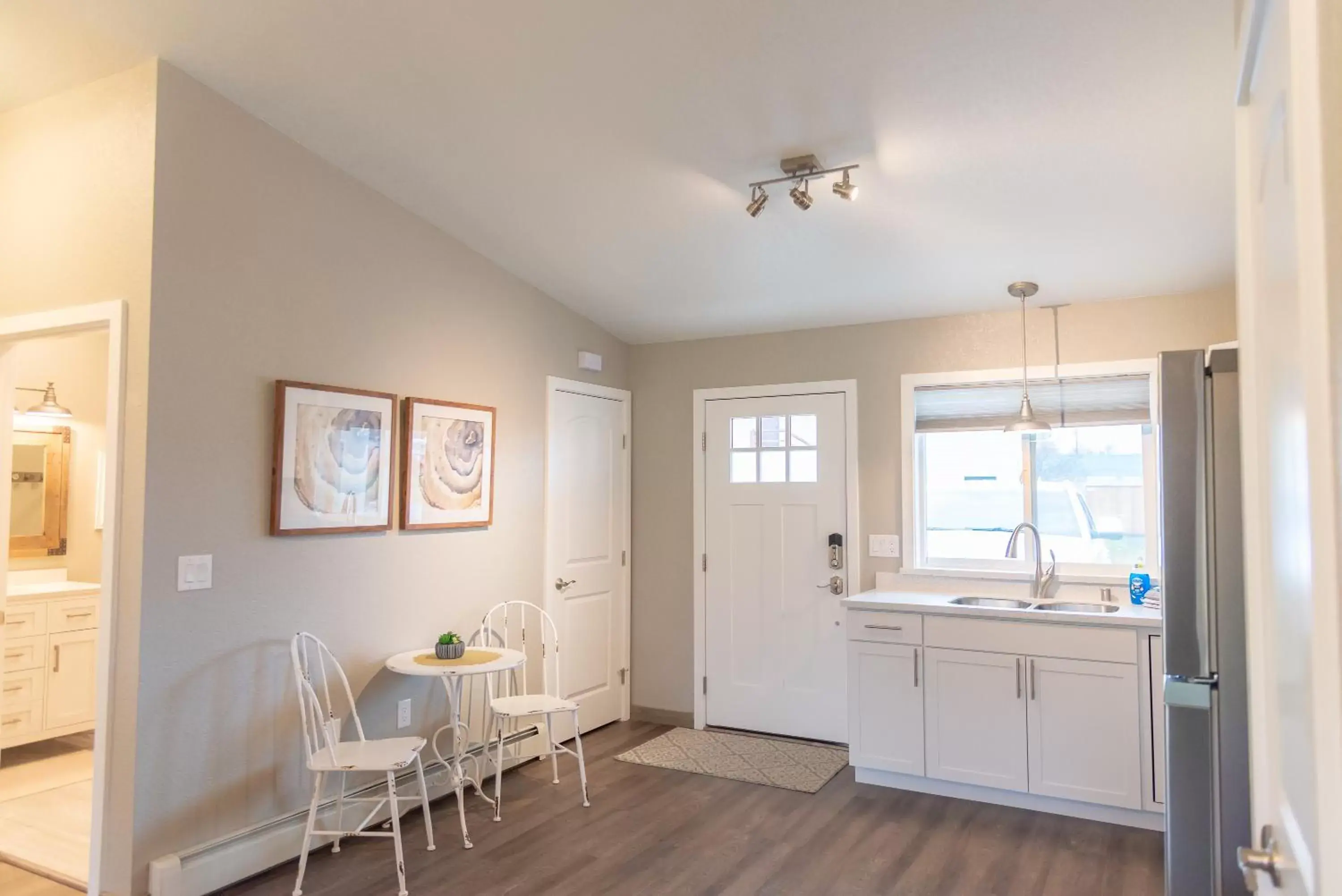 Kitchen or kitchenette in Colony Suites