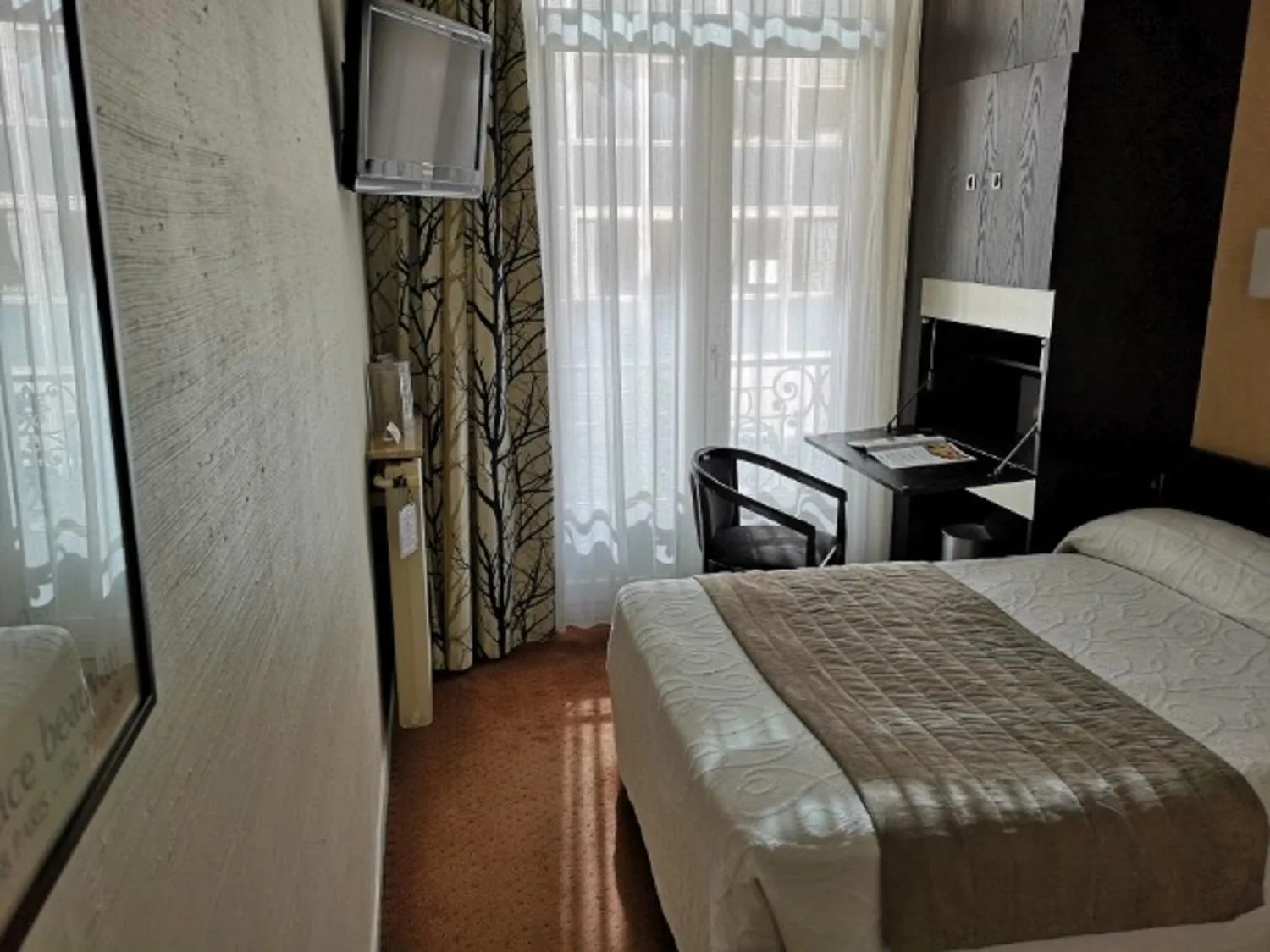 Photo of the whole room, Bed in HOTEL ALISON