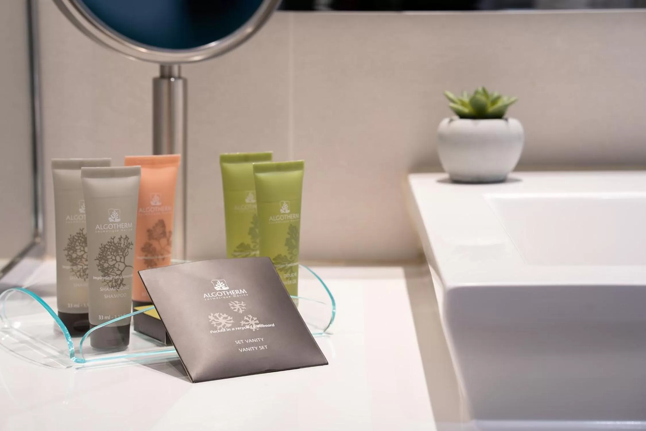 Bathroom in Garden-Elysée