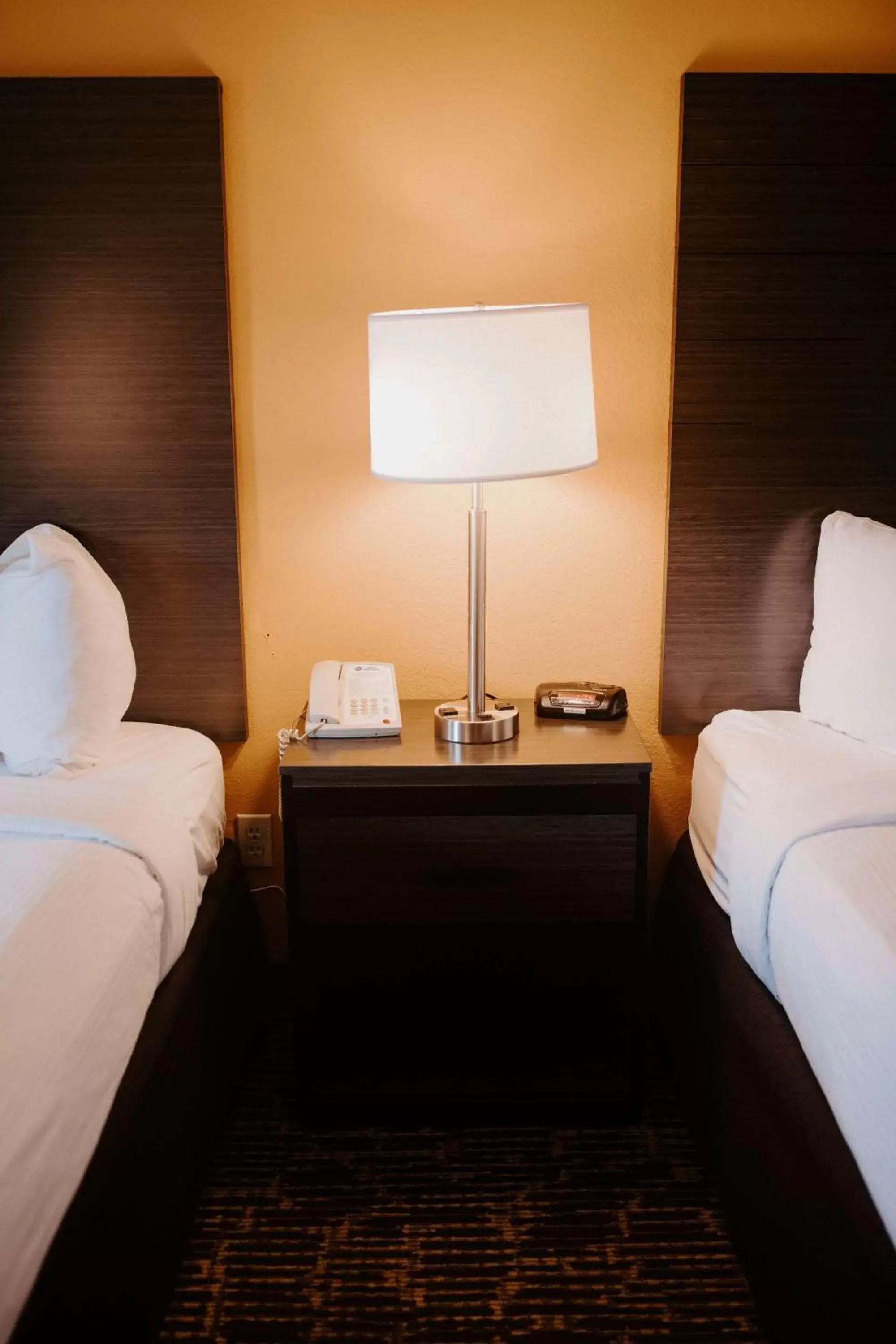 Superior Room with Two King Beds - Non-Smoking in Sonoma Winegrower's Inn Superior Room with Two King Beds - Non-Smoking in Sonoma Winegrower's Inn