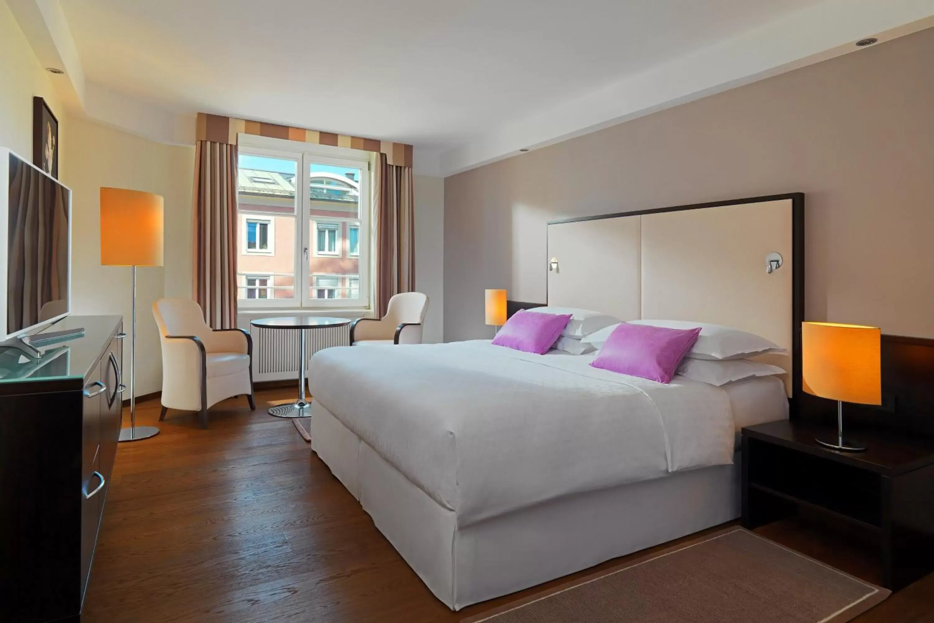 Club Room with Etage7 Access in Sheraton Grand Salzburg Club Room with Etage7 Access in Sheraton Grand Salzburg