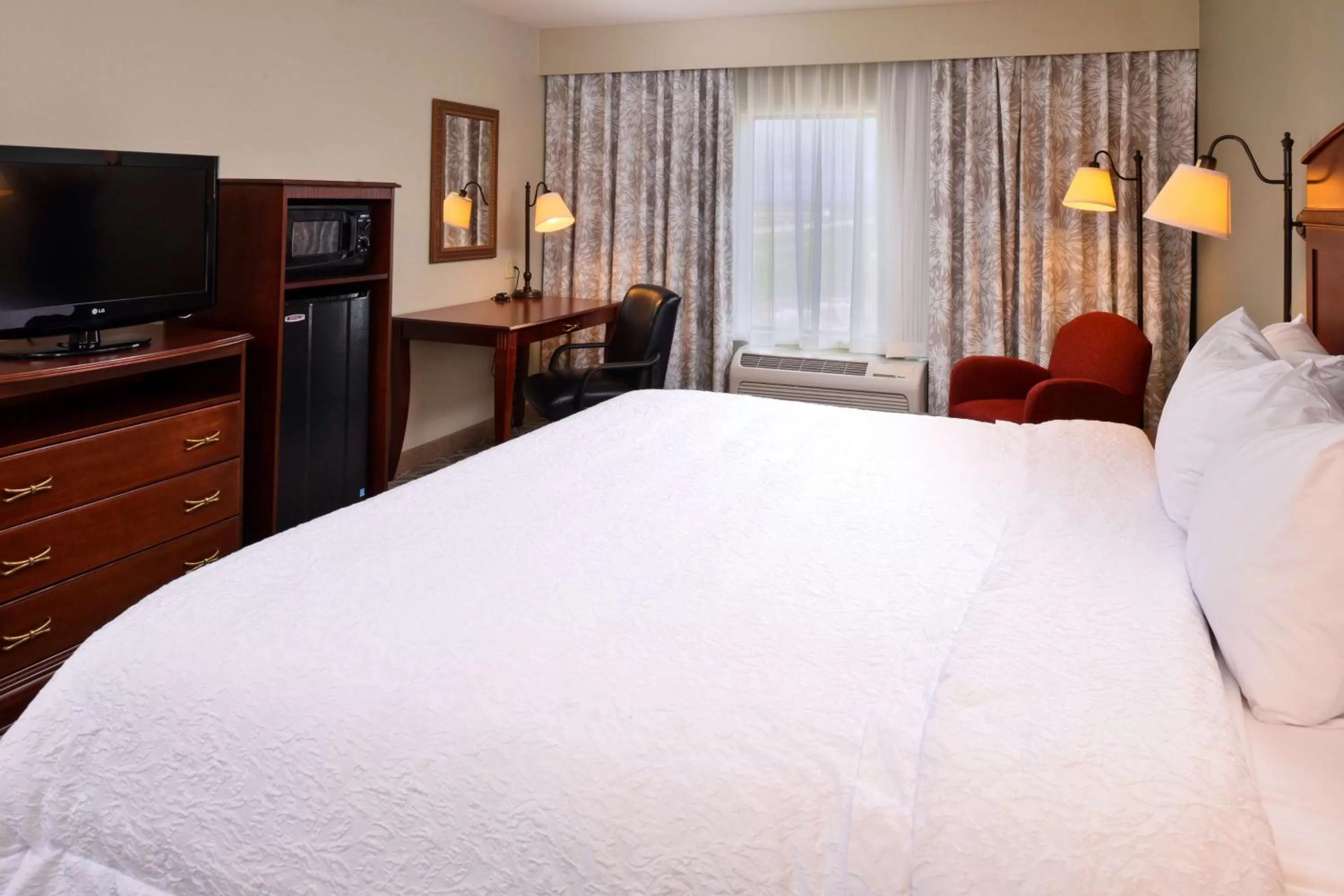 Bed in Hampton Inn by Hilton Litchfield