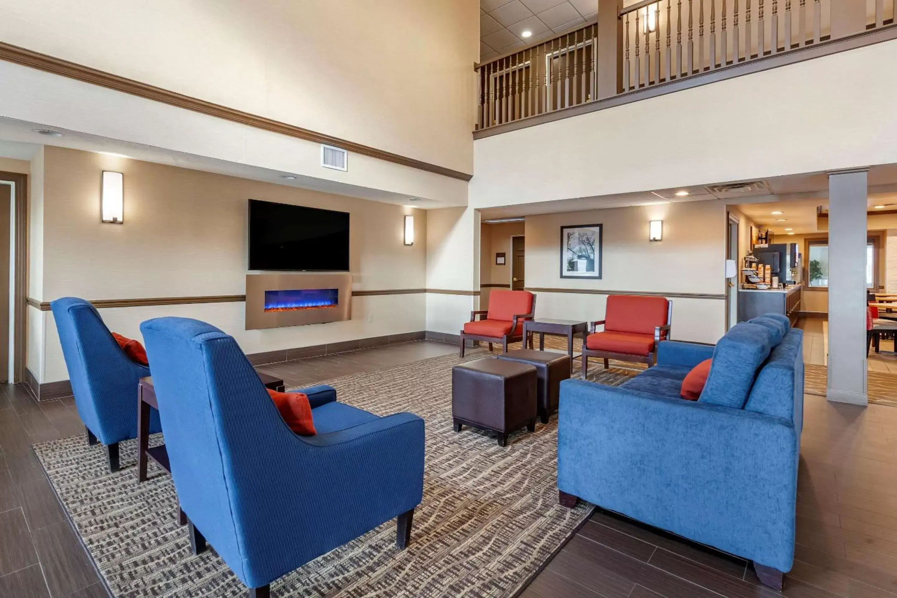 Lobby or reception, Seating Area in Comfort Inn & Suites Geneva- West Chicago