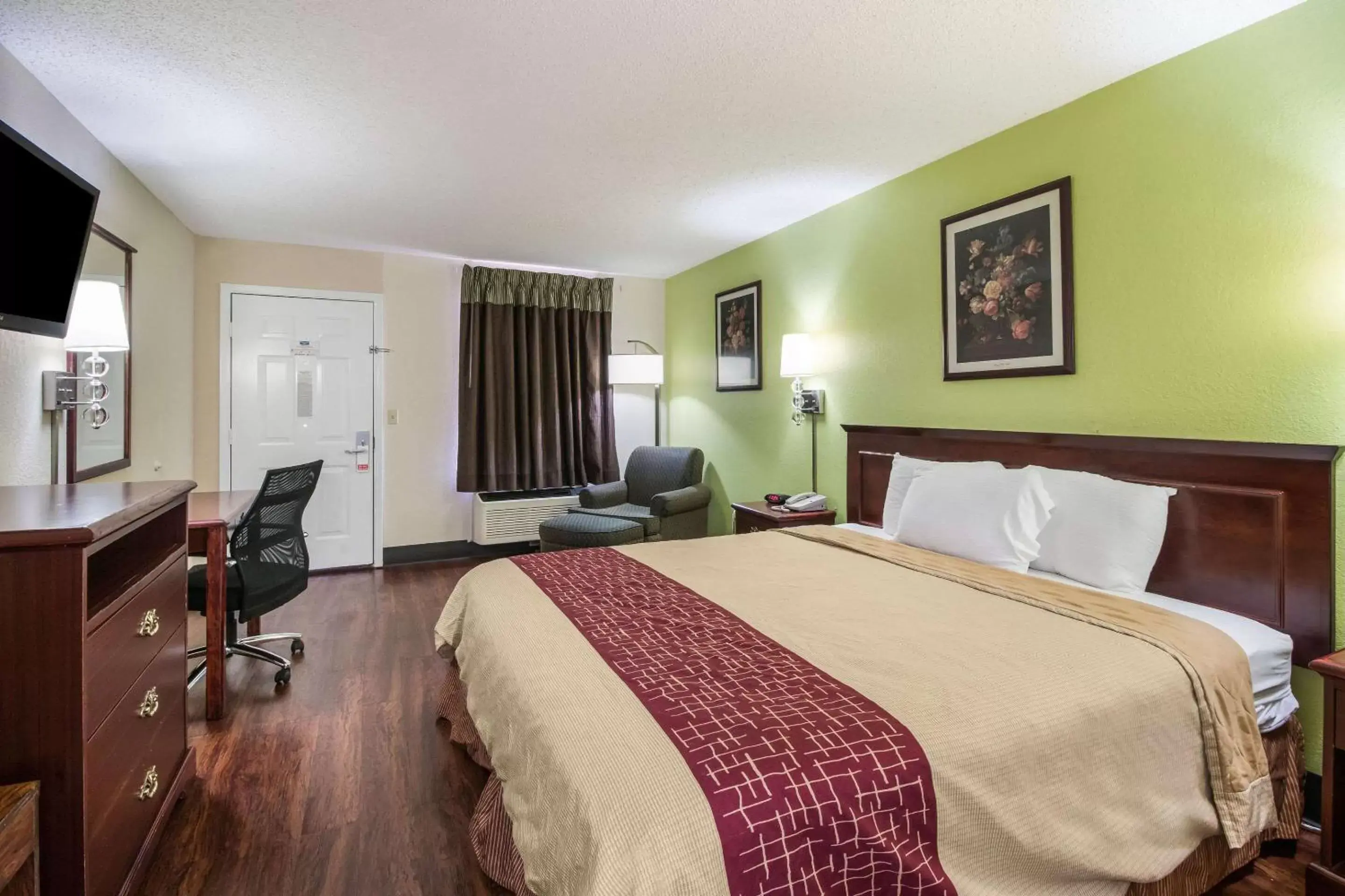 Photo of the whole room, Bed in Rodeway Inn Bolivar Photo of the whole room, Bed in Rodeway Inn Bolivar