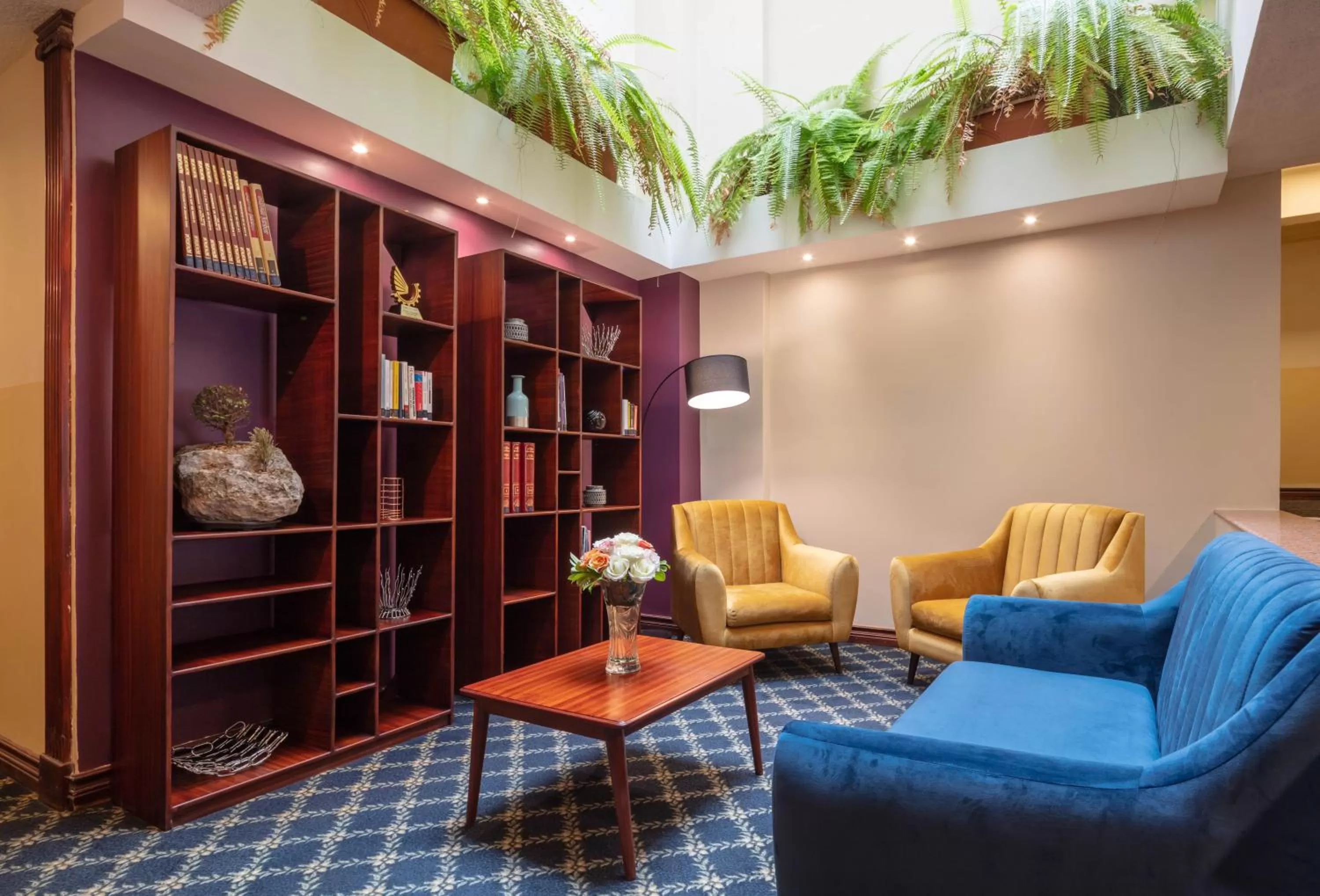 Library in Hotel Florida