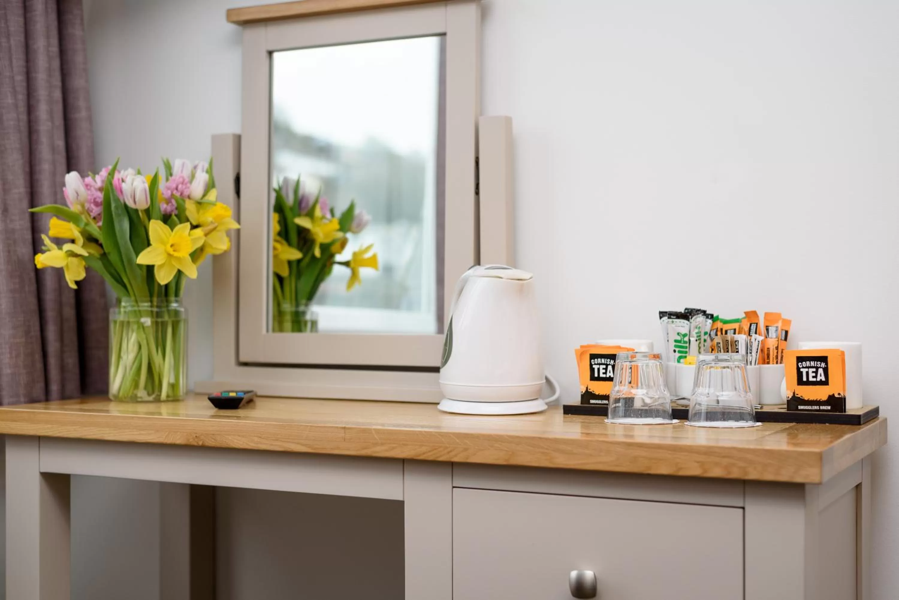 Coffee/tea facilities in Portbyhan Hotel