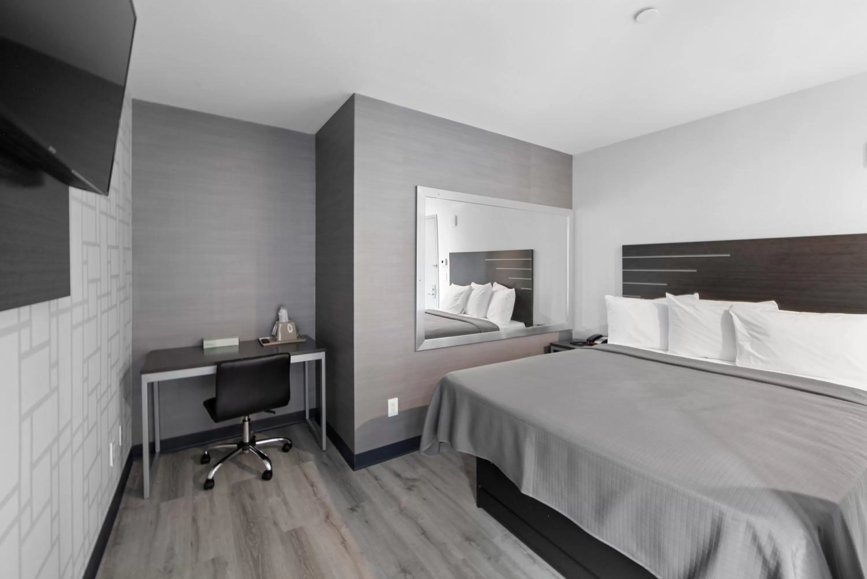 hair dresser, Bed in Hotel 365 Bronx - Yankee Stadium