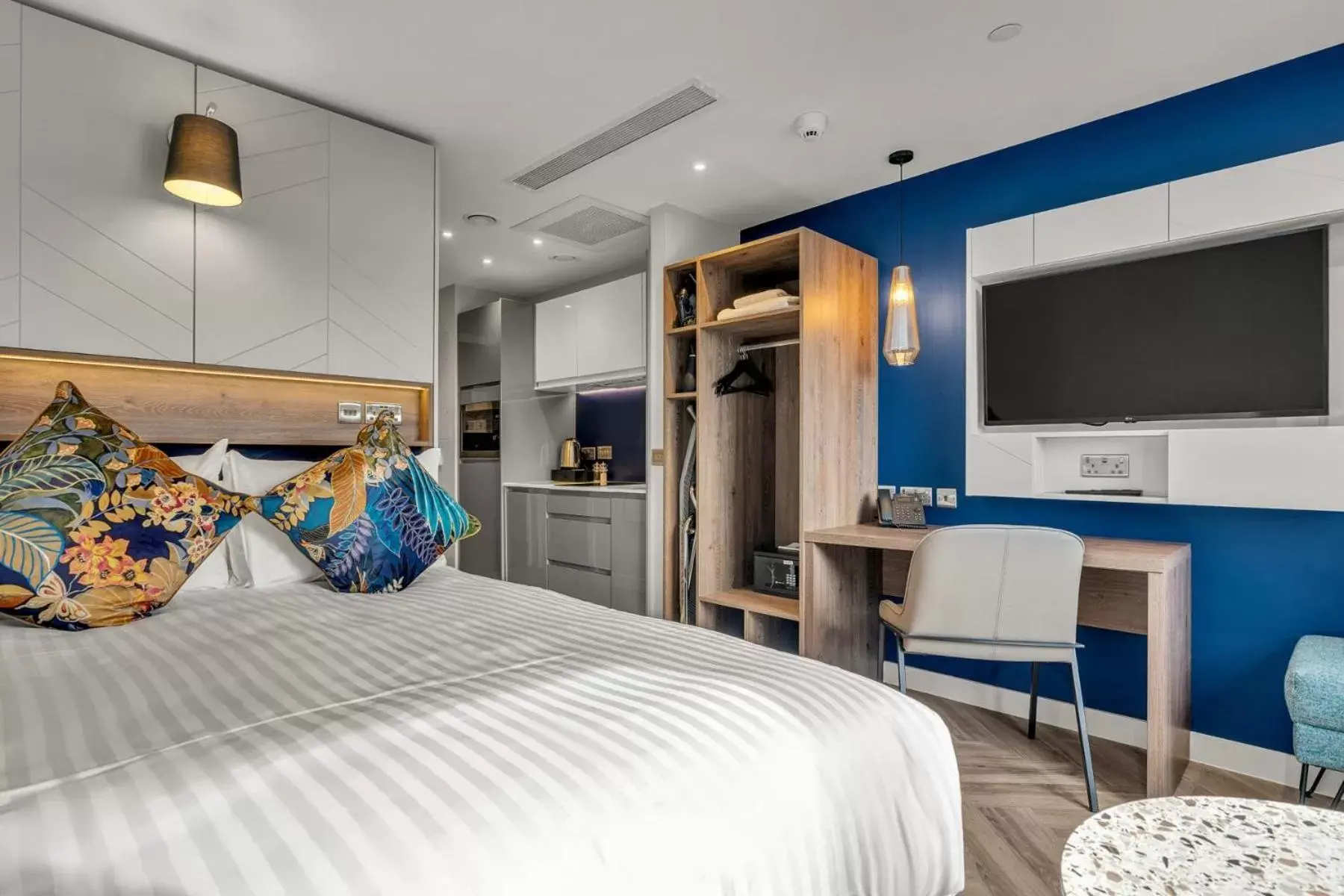 Standard Studio in Roomzzz Edinburgh Standard Studio in Roomzzz Edinburgh