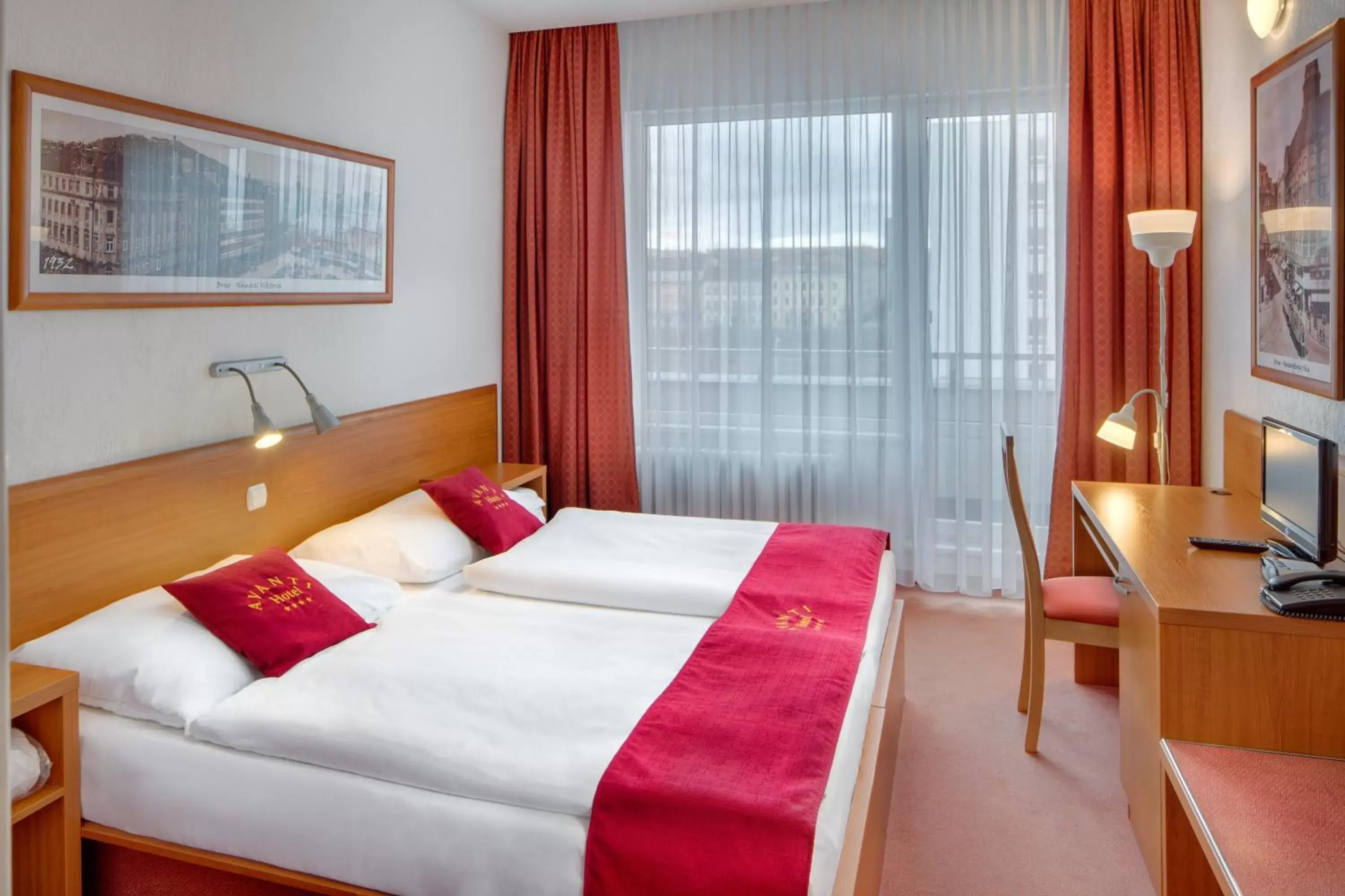 Bedroom, Bed in Avanti Hotel