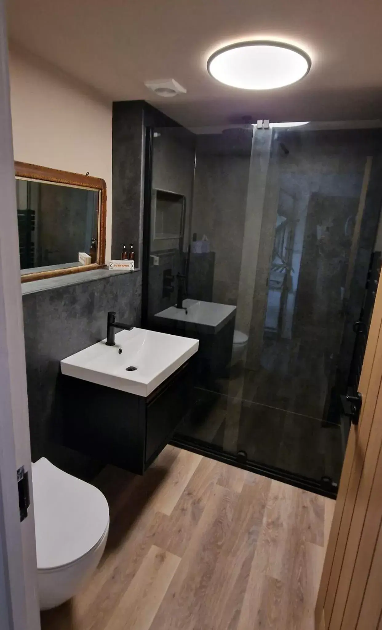 Shower, Bathroom in Fairlight Cove
