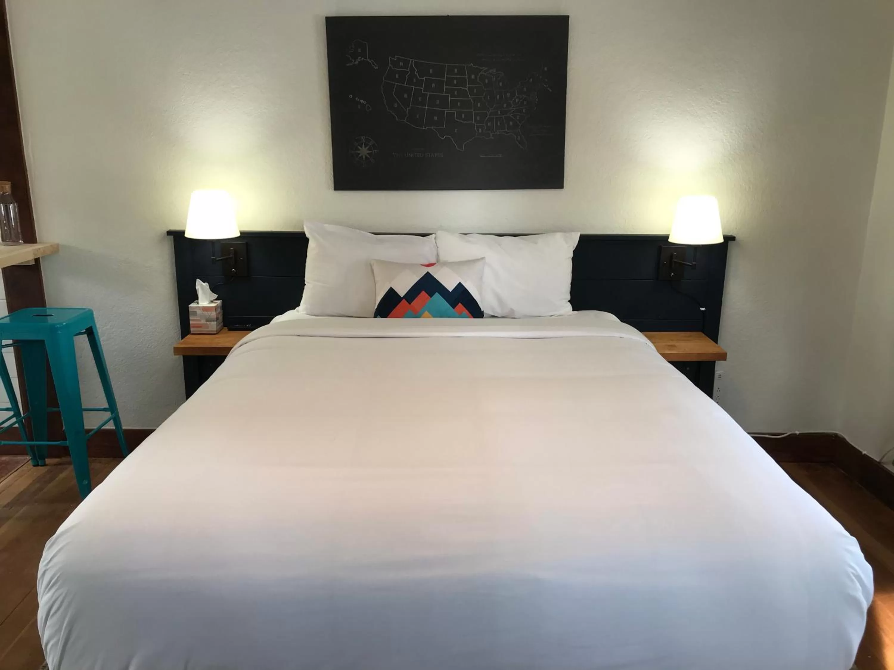 Bed in Left Coast Lodge - Pet Friendly