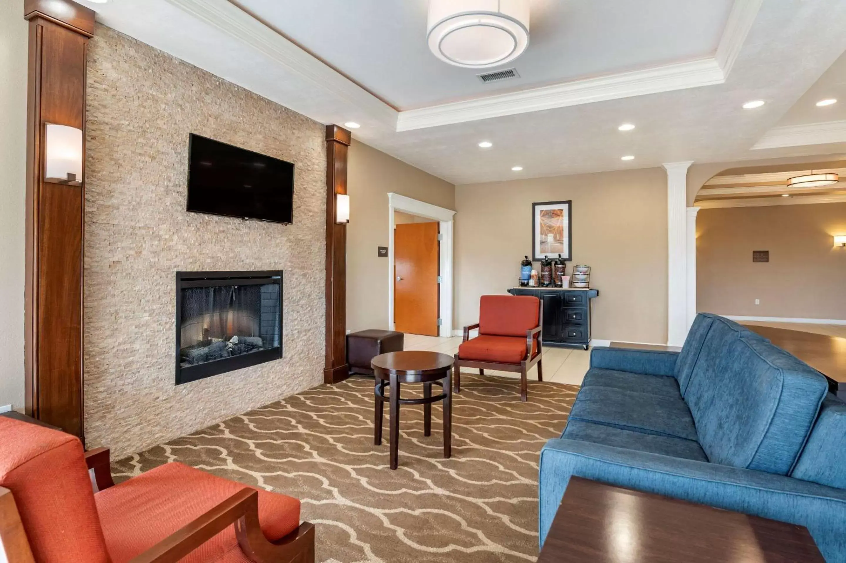 Lobby or reception, Seating Area in Comfort Inn Hebron-Lowell Area