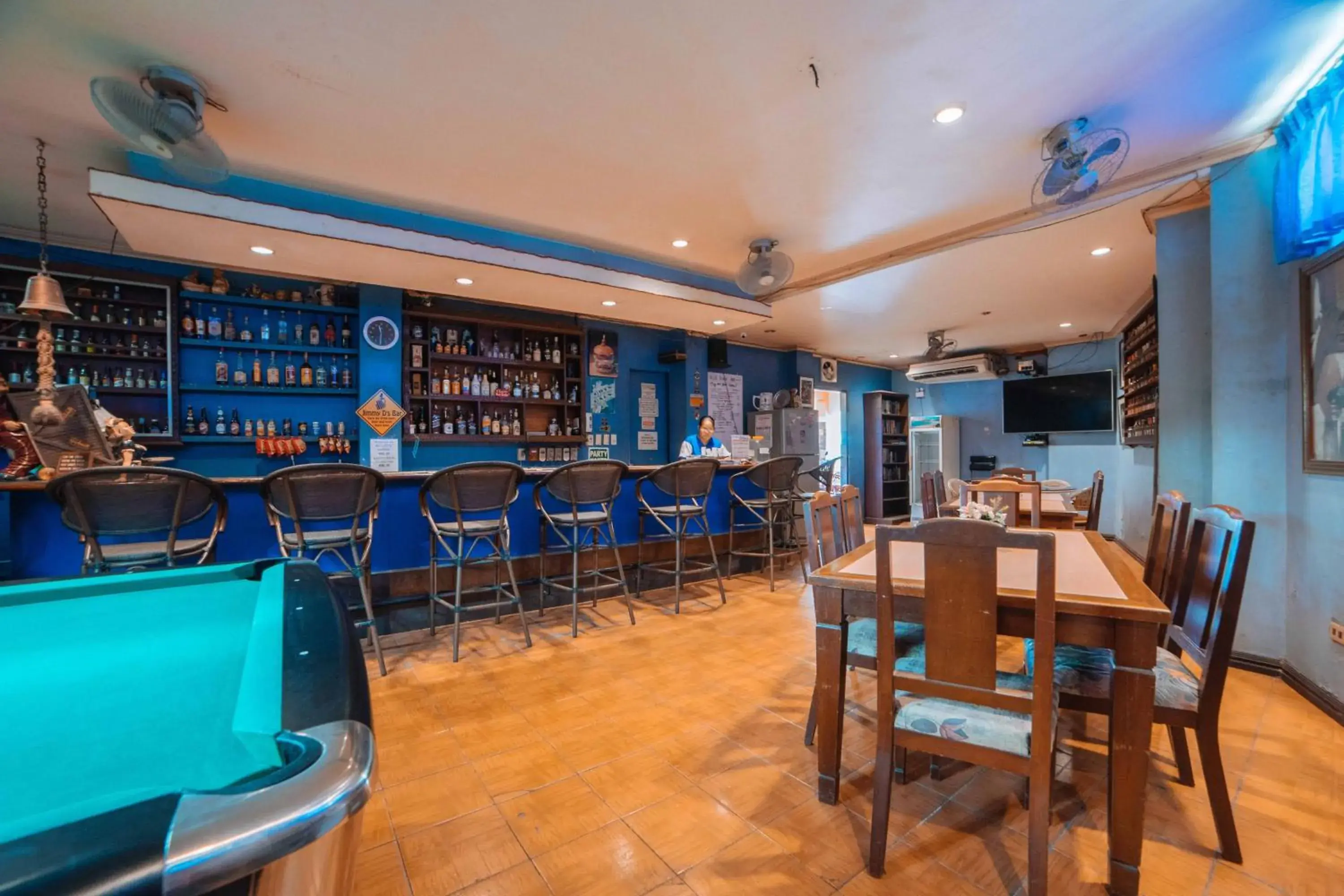 Lounge or bar, Restaurant/Places to Eat in RedDoorz @ Tamarind Street Angeles City