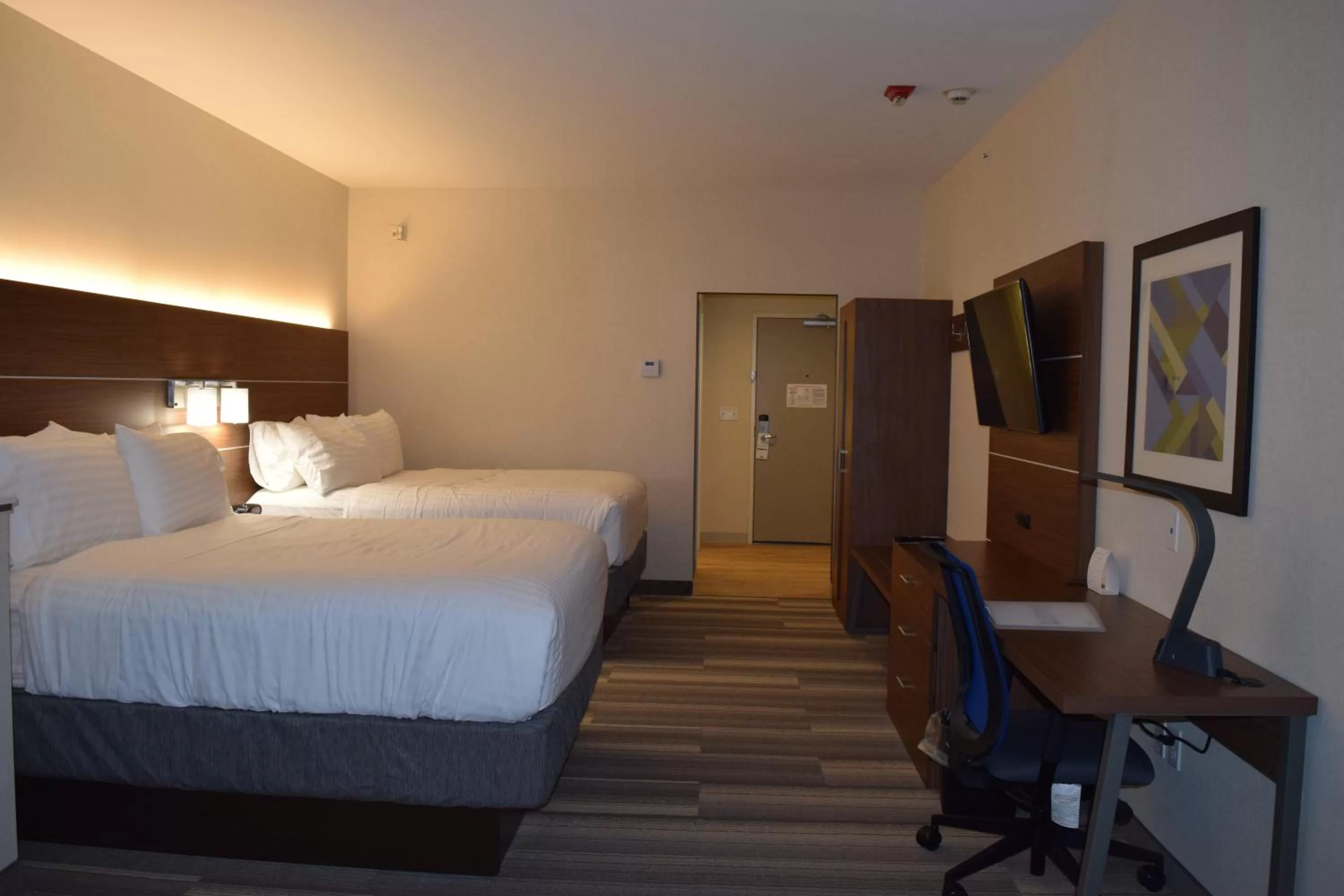 Photo of the whole room, Bed in Holiday Inn Express & Suites Ithaca by IHG