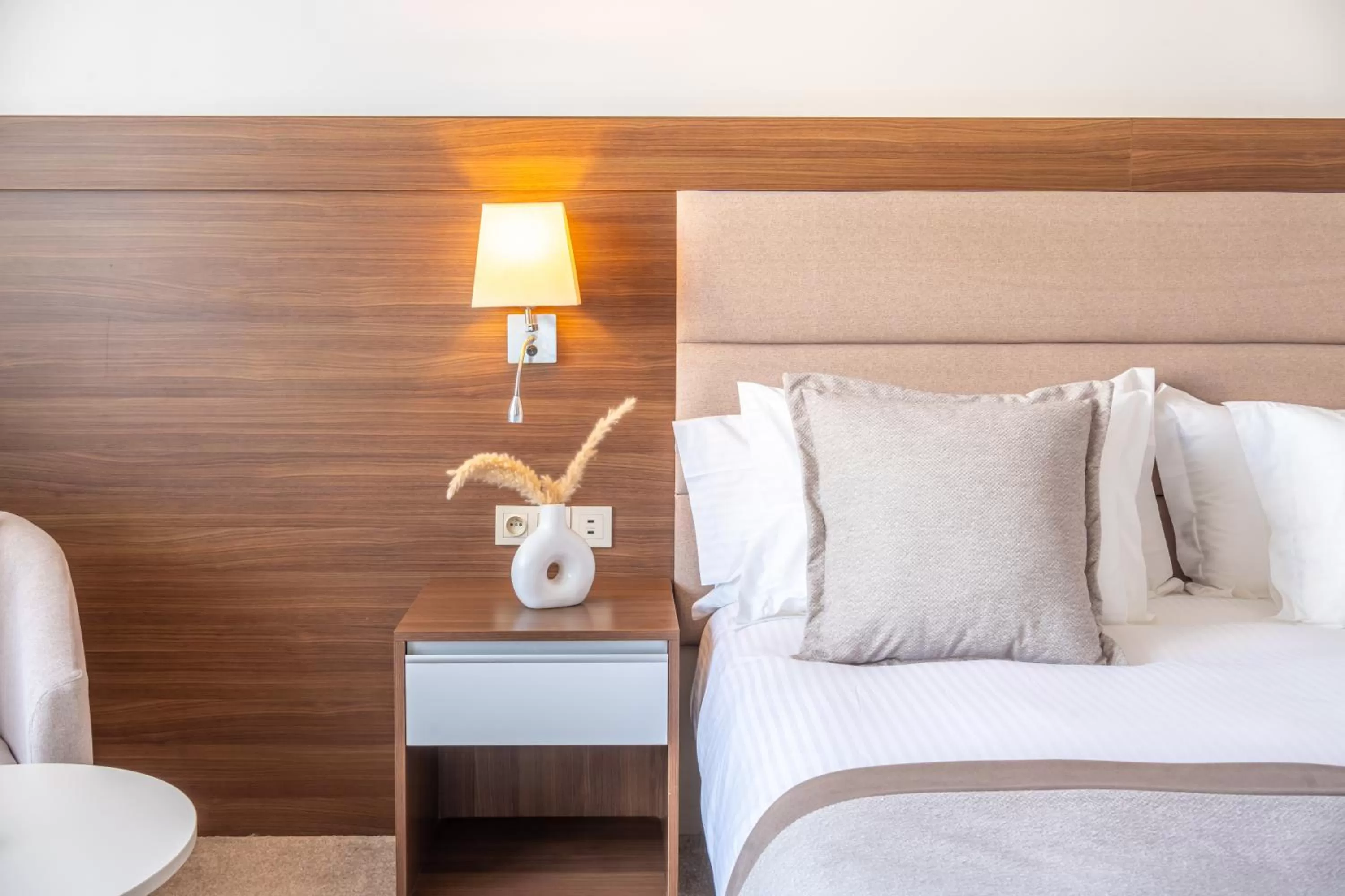 Shower, Bed in Kenzi Basma