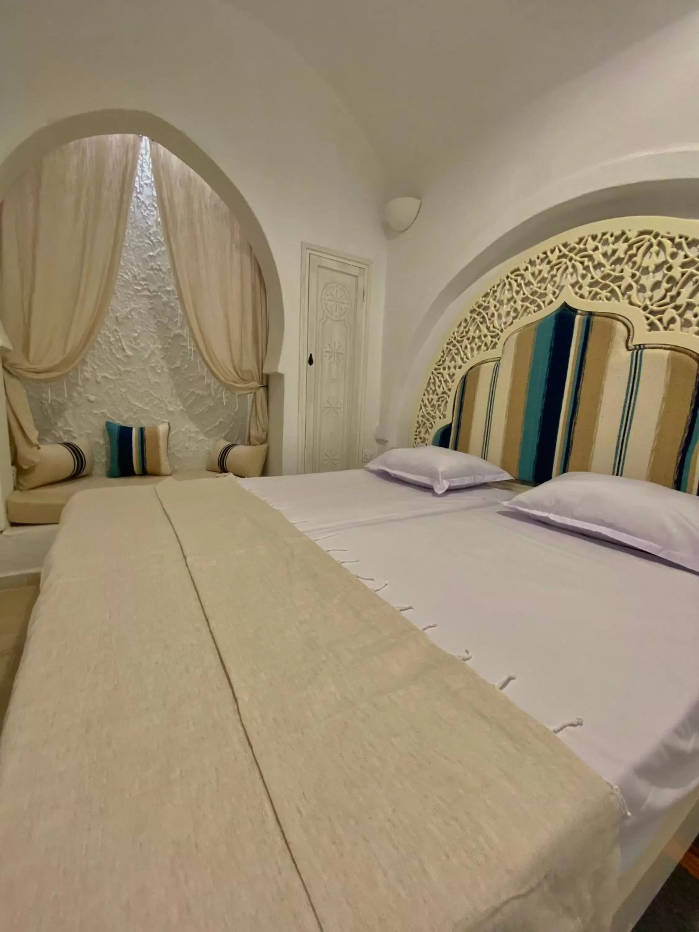 Bed in Djerba Authentique